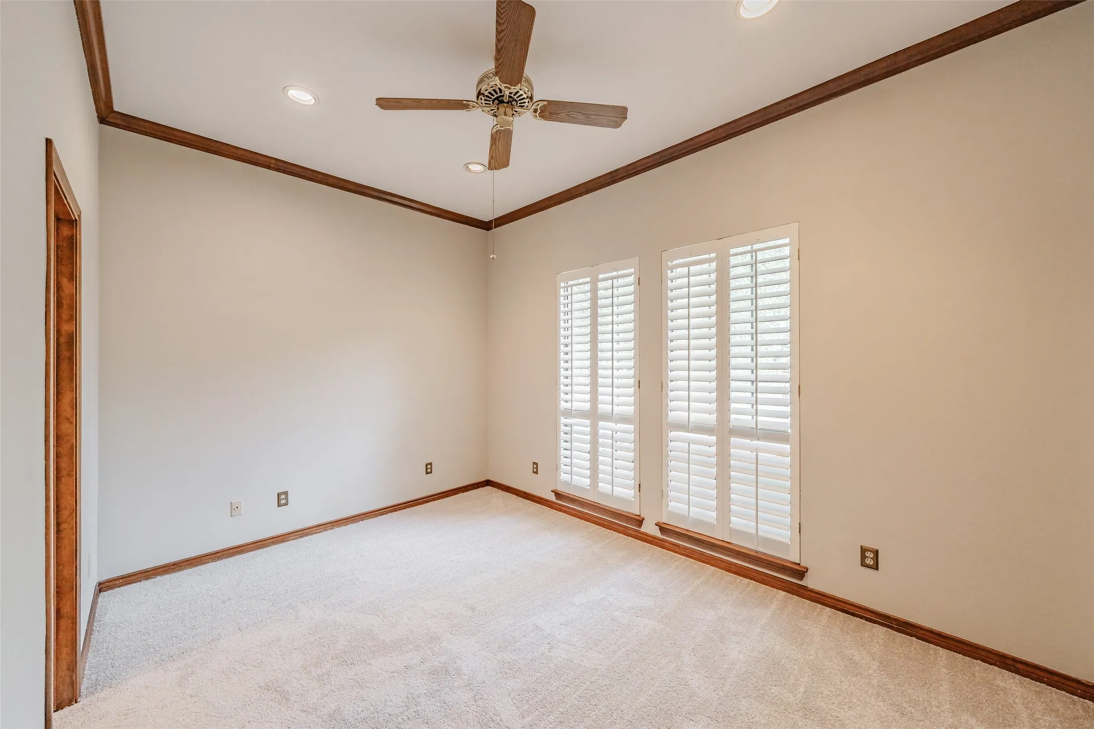 Single Family Residence For Sale in Tarrant County , 6010 Millwood Drive, Arlington, Texas 76016, 4 Bedroom, 3 Bathroom, 3 Garage spaces, 3,194 Sqft, built in 1985, mls#21407309, Real Estate Agent in Arlington, Homes For Sale in Tarrant county, Homes For Sale in Arlington, Realtor in Arlington Texas, Real Estate Brokerage Independent Realty Texas, Luminita Cordes Realtor