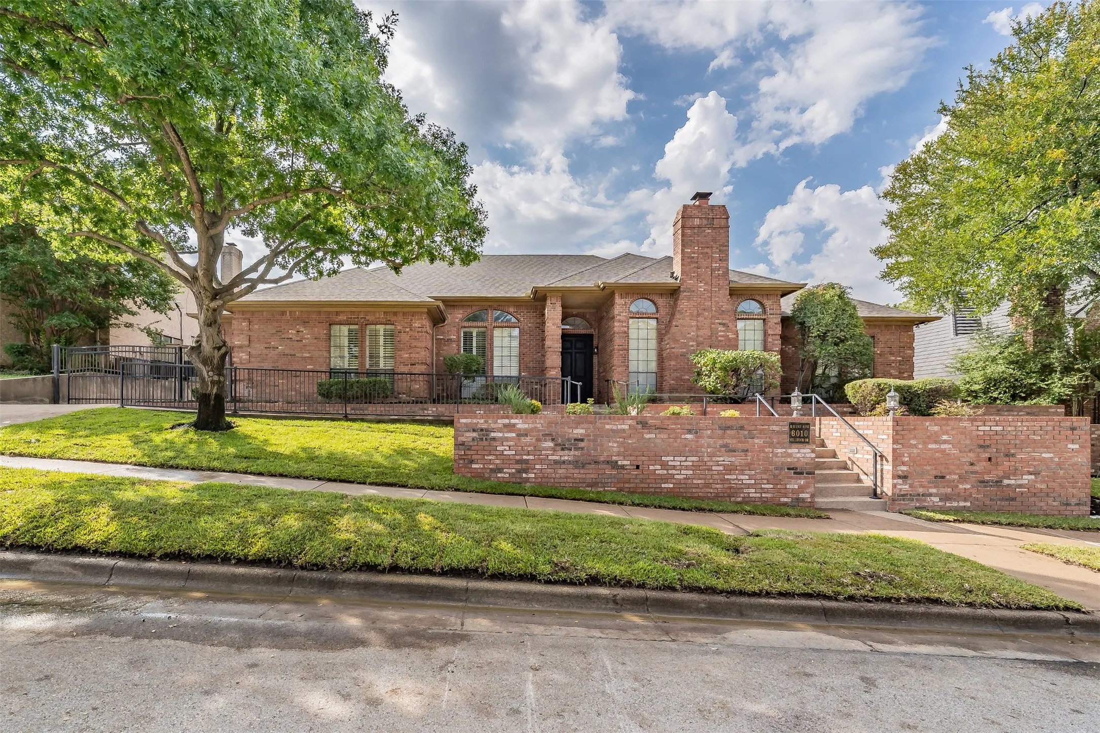 Single Family Residence For Sale in Tarrant County , 6010 Millwood Drive, Arlington, Texas 76016, 4 Bedroom, 3 Bathroom, 3 Garage spaces, 3,194 Sqft, built in 1985, mls#21407309, Real Estate Agent in Arlington, Homes For Sale in Tarrant county, Homes For Sale in Arlington, Realtor in Arlington Texas, Real Estate Brokerage Independent Realty Texas, Luminita Cordes Realtor