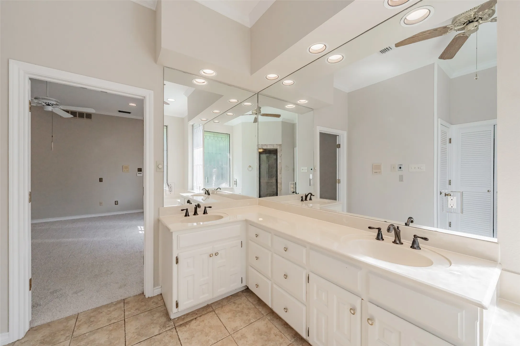 Single Family Residence For Sale in Tarrant County , 6010 Millwood Drive, Arlington, Texas 76016, 4 Bedroom, 3 Bathroom, 3 Garage spaces, 3,194 Sqft, built in 1985, mls#21407309, Real Estate Agent in Arlington, Homes For Sale in Tarrant county, Homes For Sale in Arlington, Realtor in Arlington Texas, Real Estate Brokerage Independent Realty Texas, Luminita Cordes Realtor