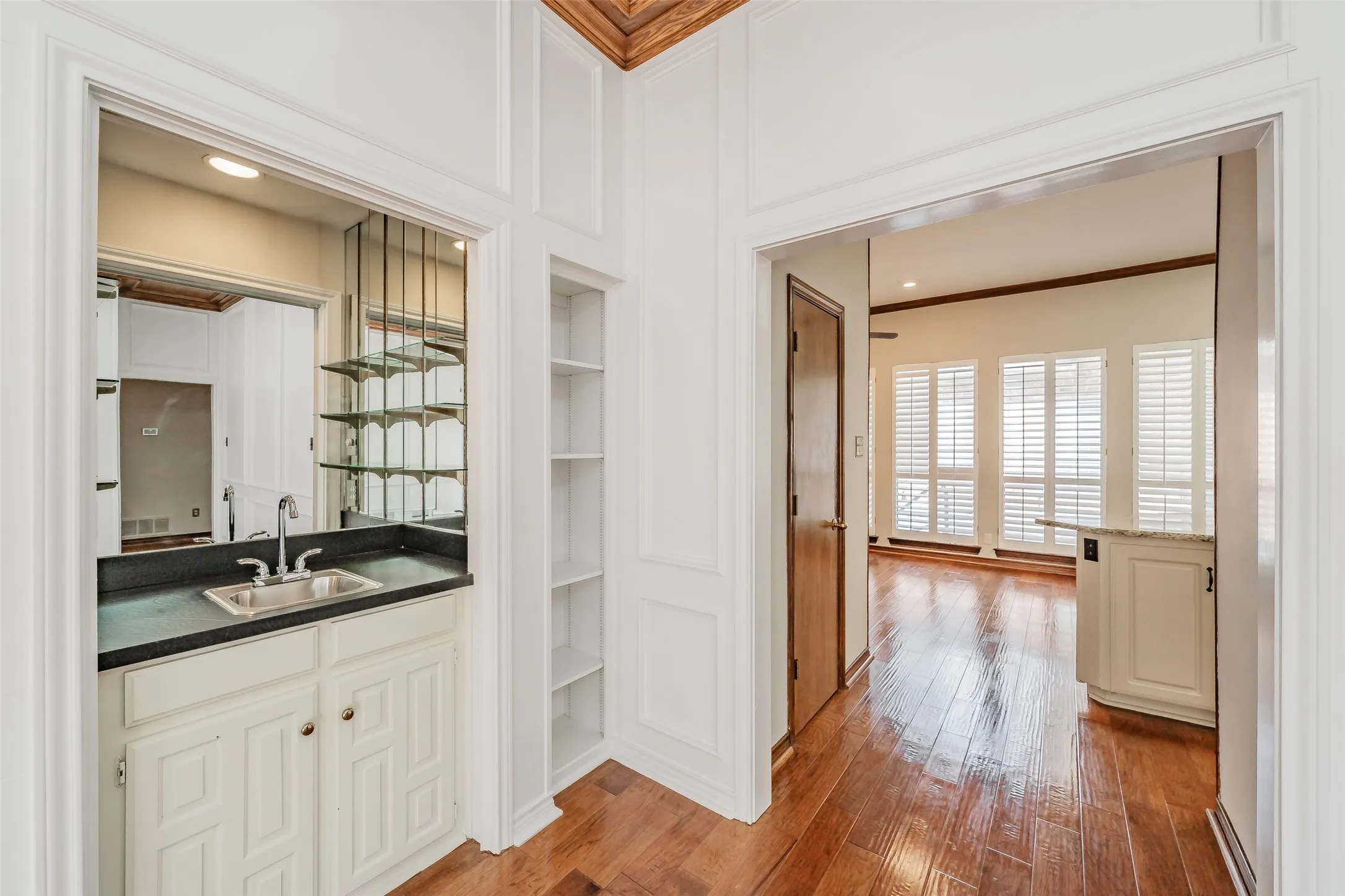 Single Family Residence For Sale in Tarrant County , 6010 Millwood Drive, Arlington, Texas 76016, 4 Bedroom, 3 Bathroom, 3 Garage spaces, 3,194 Sqft, built in 1985, mls#21407309, Real Estate Agent in Arlington, Homes For Sale in Tarrant county, Homes For Sale in Arlington, Realtor in Arlington Texas, Real Estate Brokerage Independent Realty Texas, Luminita Cordes Realtor