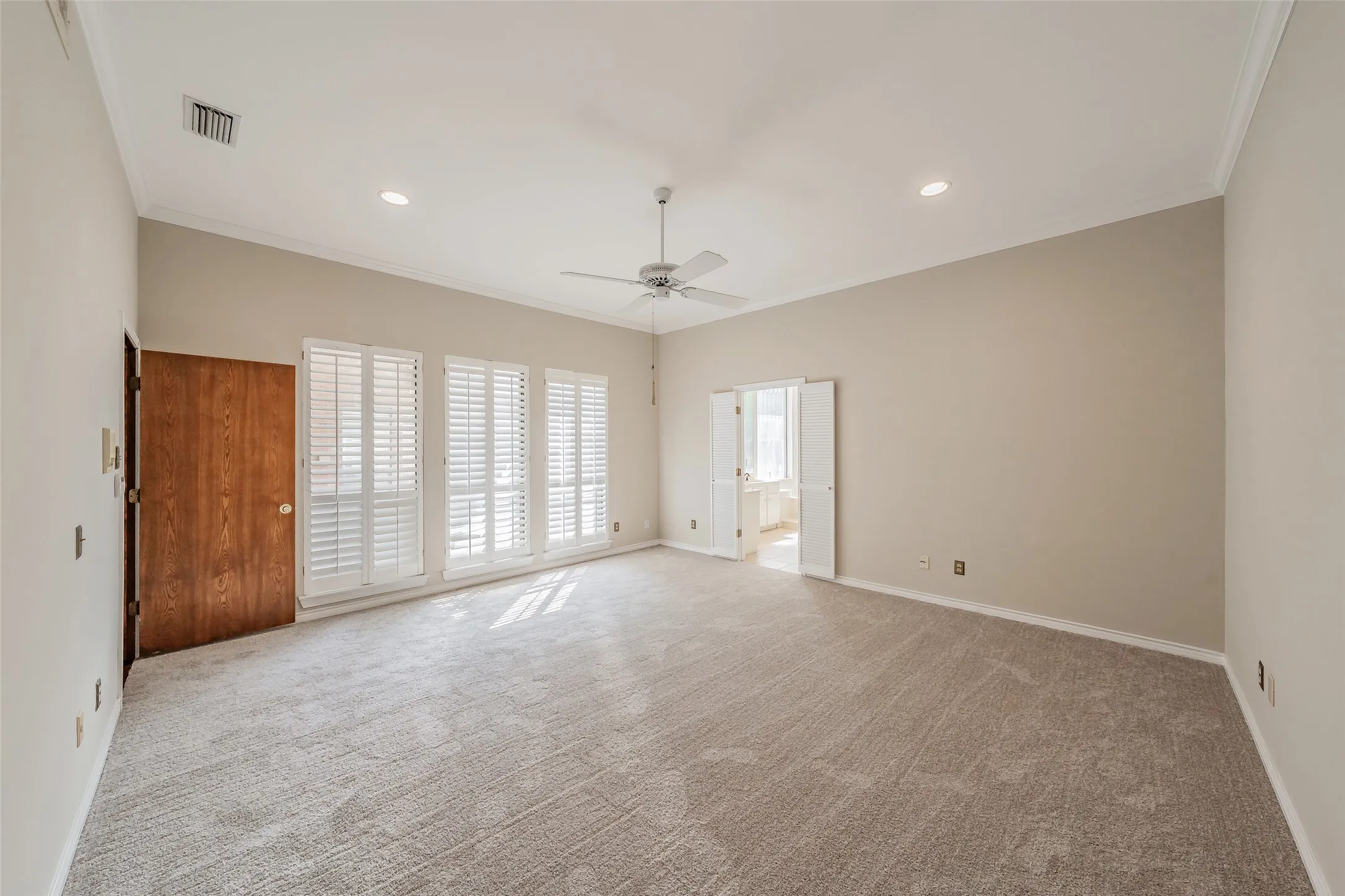 Single Family Residence For Sale in Tarrant County , 6010 Millwood Drive, Arlington, Texas 76016, 4 Bedroom, 3 Bathroom, 3 Garage spaces, 3,194 Sqft, built in 1985, mls#21407309, Real Estate Agent in Arlington, Homes For Sale in Tarrant county, Homes For Sale in Arlington, Realtor in Arlington Texas, Real Estate Brokerage Independent Realty Texas, Luminita Cordes Realtor