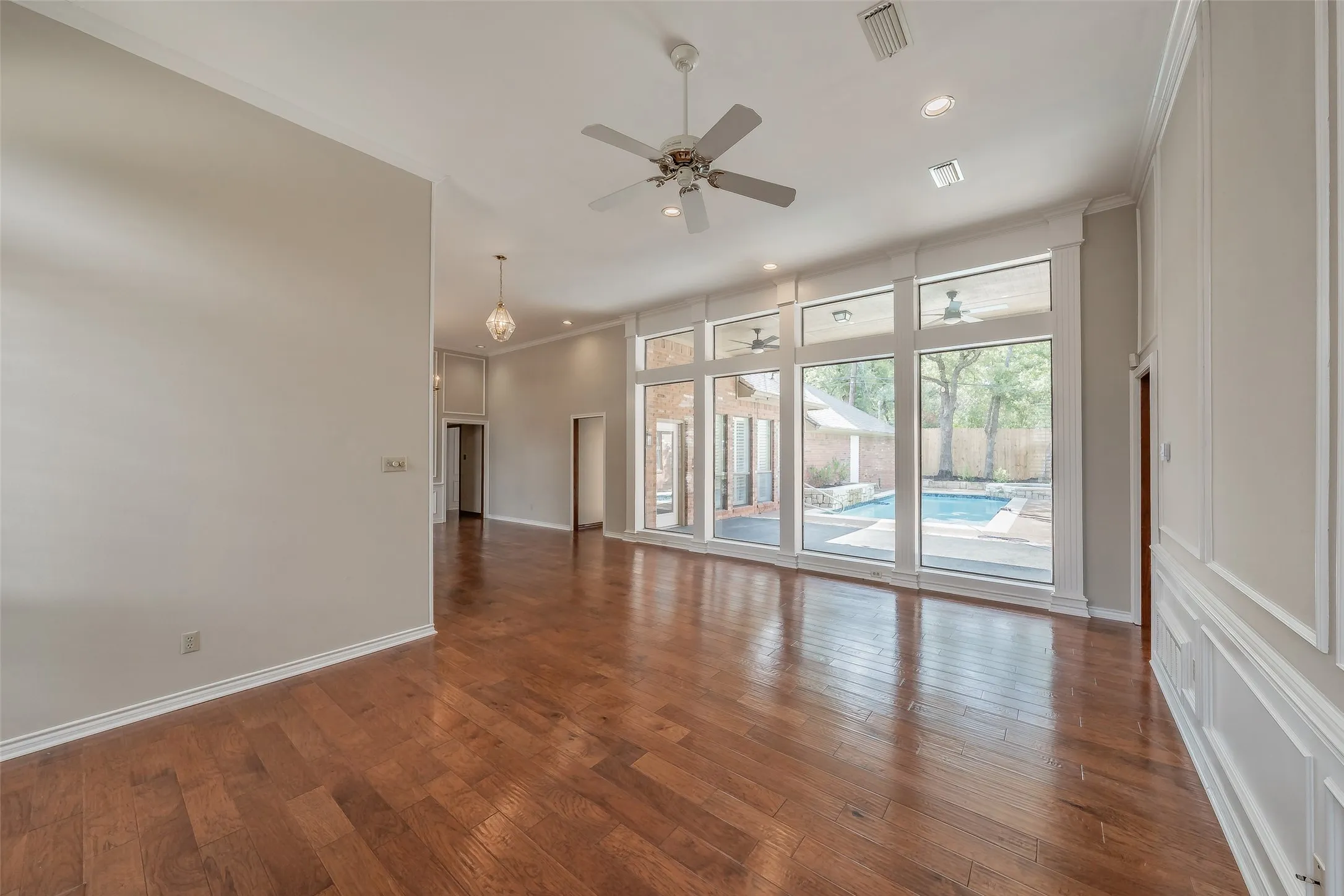 Single Family Residence For Sale in Tarrant County , 6010 Millwood Drive, Arlington, Texas 76016, 4 Bedroom, 3 Bathroom, 3 Garage spaces, 3,194 Sqft, built in 1985, mls#21407309, Real Estate Agent in Arlington, Homes For Sale in Tarrant county, Homes For Sale in Arlington, Realtor in Arlington Texas, Real Estate Brokerage Independent Realty Texas, Luminita Cordes Realtor