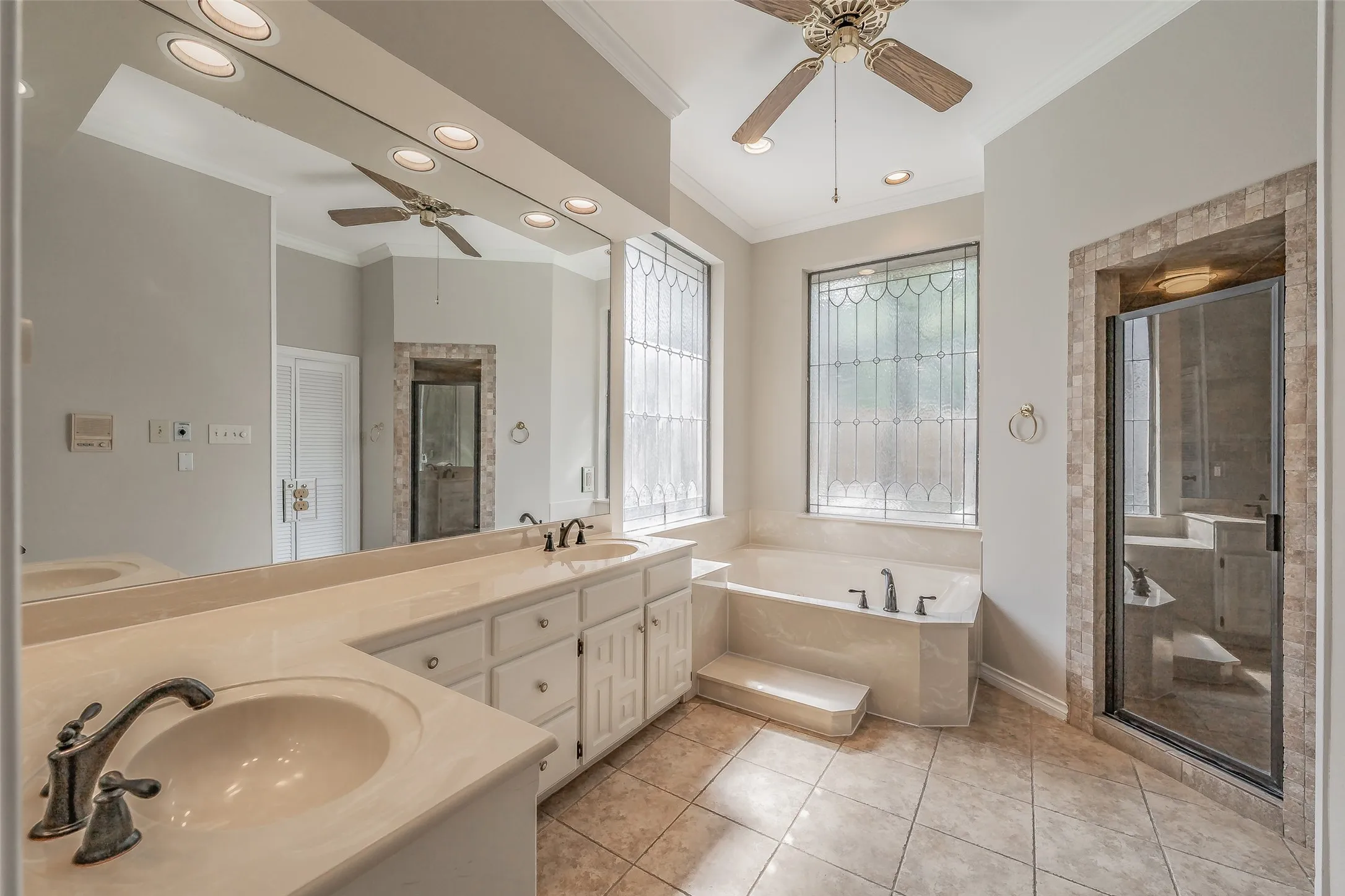 Single Family Residence For Sale in Tarrant County , 6010 Millwood Drive, Arlington, Texas 76016, 4 Bedroom, 3 Bathroom, 3 Garage spaces, 3,194 Sqft, built in 1985, mls#21407309, Real Estate Agent in Arlington, Homes For Sale in Tarrant county, Homes For Sale in Arlington, Realtor in Arlington Texas, Real Estate Brokerage Independent Realty Texas, Luminita Cordes Realtor