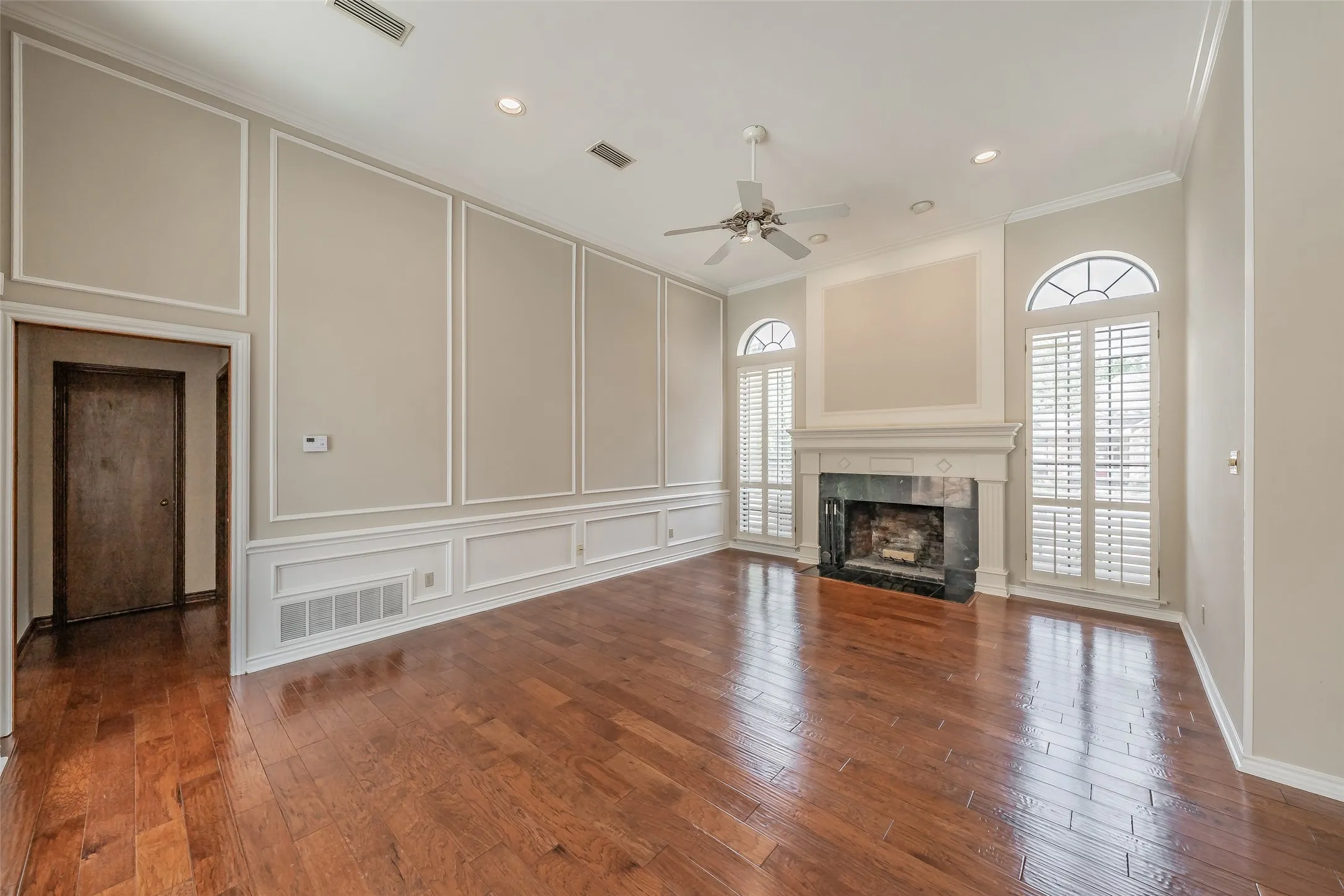 Single Family Residence For Sale in Tarrant County , 6010 Millwood Drive, Arlington, Texas 76016, 4 Bedroom, 3 Bathroom, 3 Garage spaces, 3,194 Sqft, built in 1985, mls#21407309, Real Estate Agent in Arlington, Homes For Sale in Tarrant county, Homes For Sale in Arlington, Realtor in Arlington Texas, Real Estate Brokerage Independent Realty Texas, Luminita Cordes Realtor