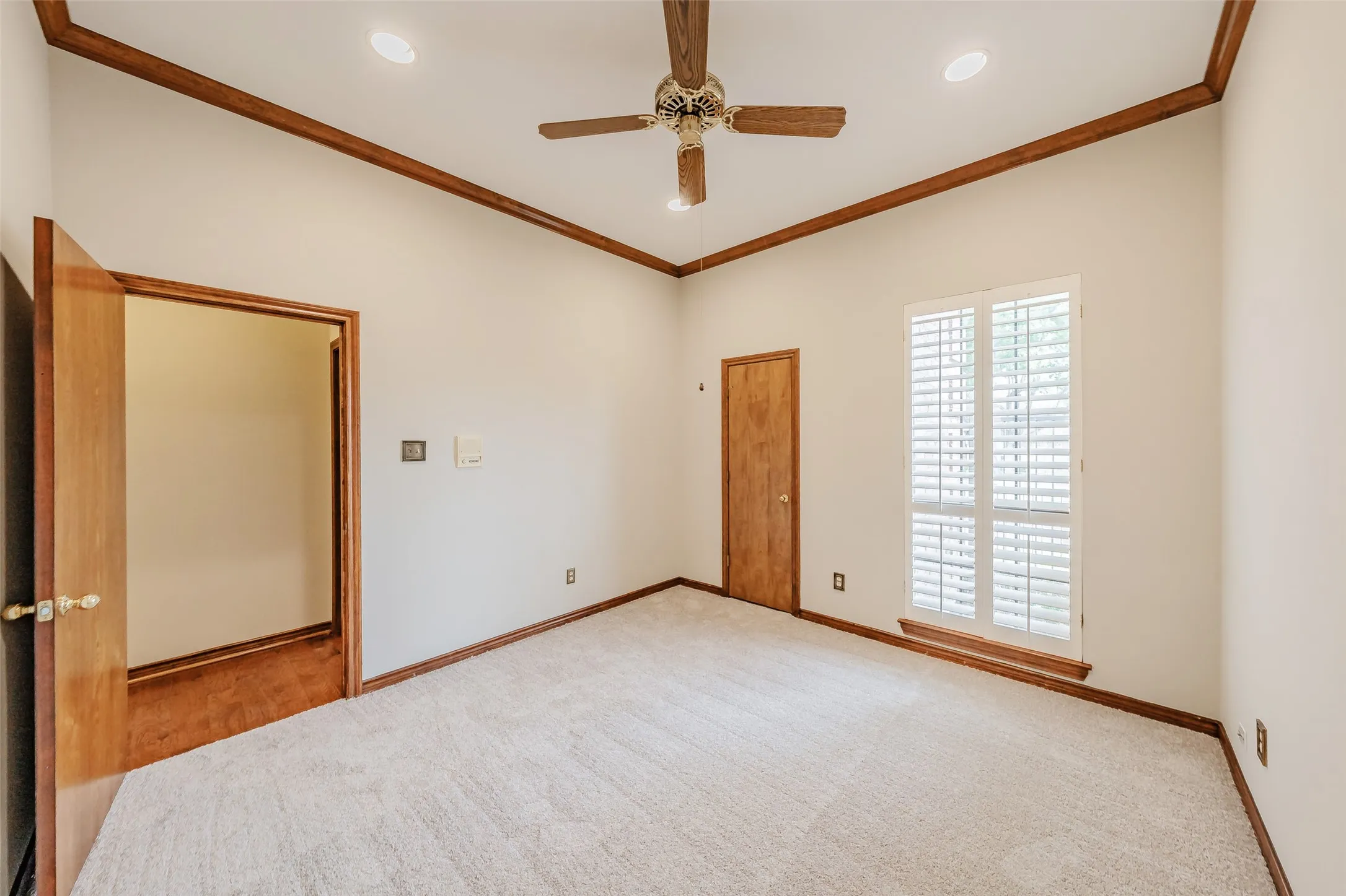Single Family Residence For Sale in Tarrant County , 6010 Millwood Drive, Arlington, Texas 76016, 4 Bedroom, 3 Bathroom, 3 Garage spaces, 3,194 Sqft, built in 1985, mls#21407309, Real Estate Agent in Arlington, Homes For Sale in Tarrant county, Homes For Sale in Arlington, Realtor in Arlington Texas, Real Estate Brokerage Independent Realty Texas, Luminita Cordes Realtor
