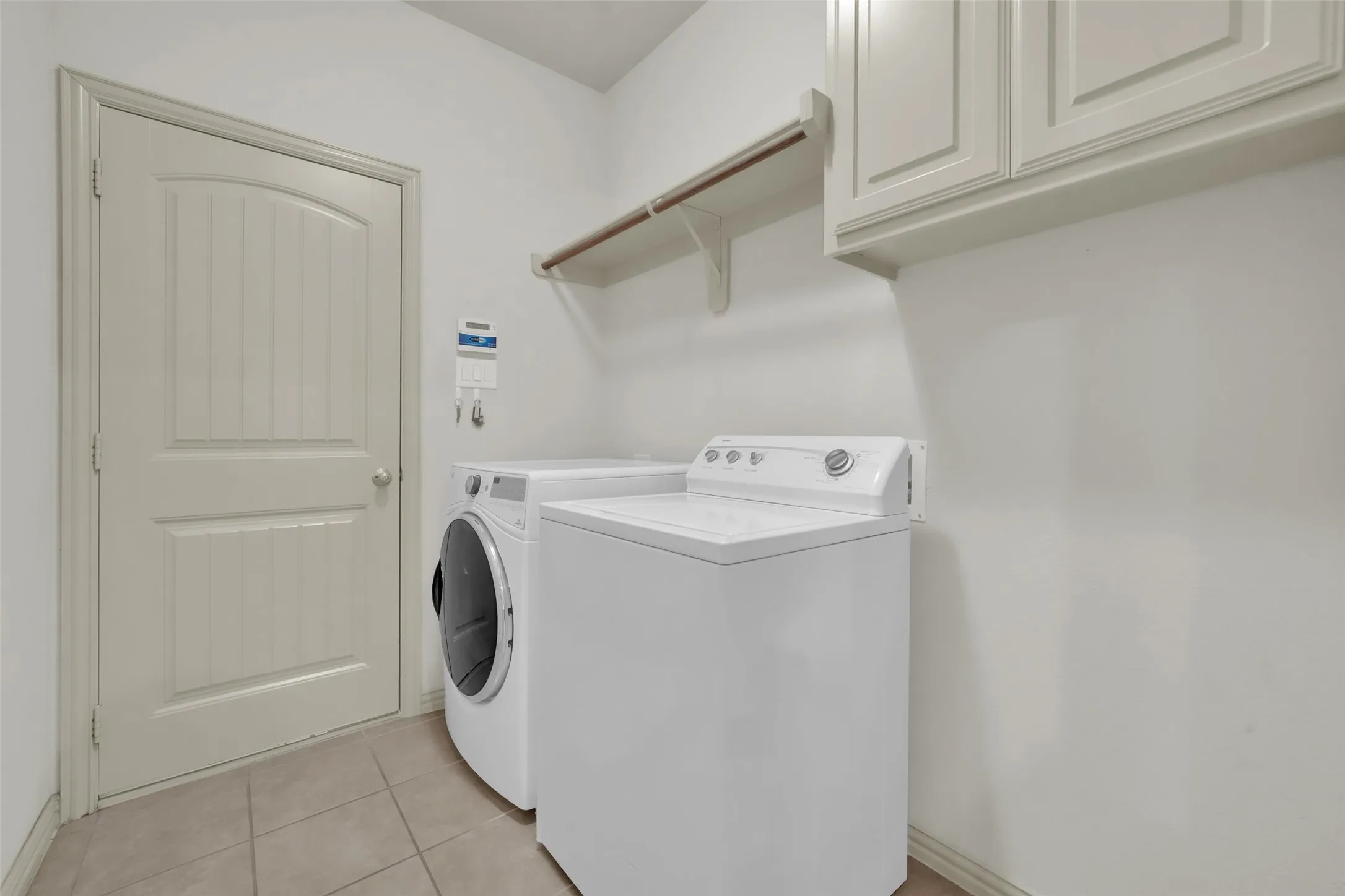 Single Family Residence For Sale in Dallas County , 336 Gotland Drive, Grand Prairie, Texas 75052, 3 Bedroom, 3 Bathroom, 2 Garage spaces, 2,386 Sqft, built in 2009, mls#21403370, Real Estate Agent in Grand Prairie, Homes For Sale in Dallas county, Homes For Sale in Grand Prairie, Realtor in Grand Prairie Texas, Real Estate Brokerage Independent Realty Texas, Luminita Cordes Realtor