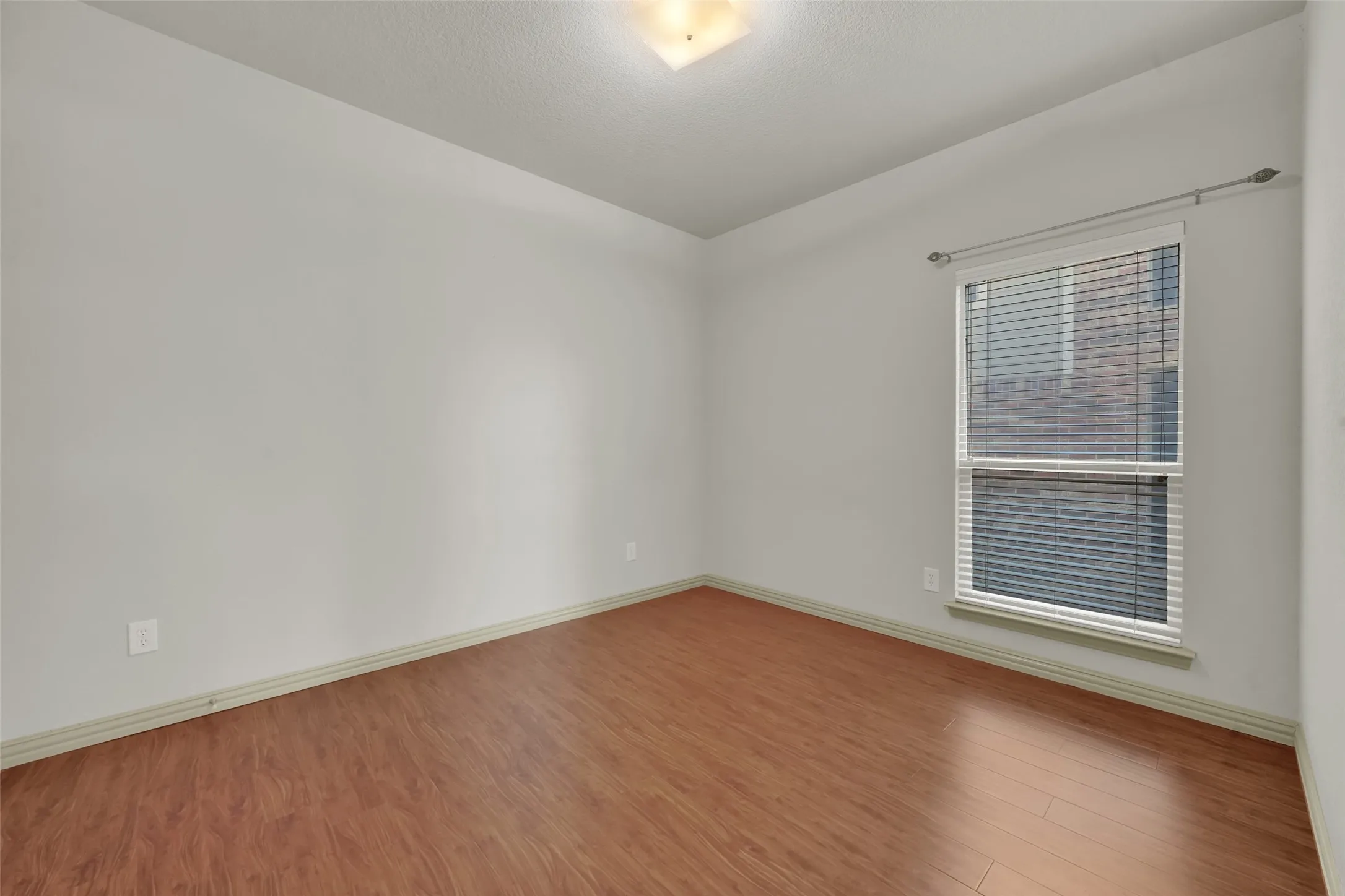 Single Family Residence For Sale in Dallas County , 336 Gotland Drive, Grand Prairie, Texas 75052, 3 Bedroom, 3 Bathroom, 2 Garage spaces, 2,386 Sqft, built in 2009, mls#21403370, Real Estate Agent in Grand Prairie, Homes For Sale in Dallas county, Homes For Sale in Grand Prairie, Realtor in Grand Prairie Texas, Real Estate Brokerage Independent Realty Texas, Luminita Cordes Realtor