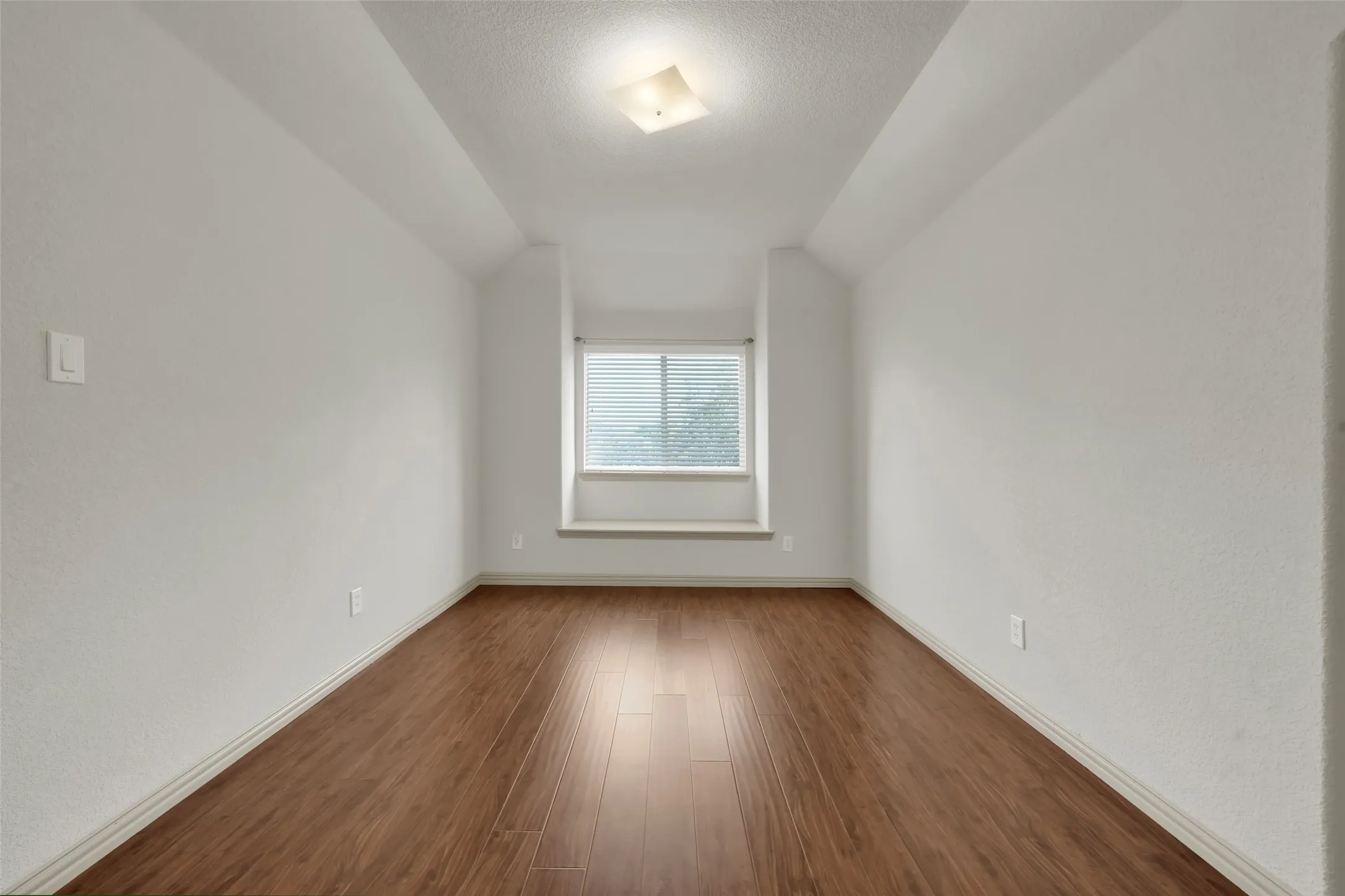 Single Family Residence For Sale in Dallas County , 336 Gotland Drive, Grand Prairie, Texas 75052, 3 Bedroom, 3 Bathroom, 2 Garage spaces, 2,386 Sqft, built in 2009, mls#21403370, Real Estate Agent in Grand Prairie, Homes For Sale in Dallas county, Homes For Sale in Grand Prairie, Realtor in Grand Prairie Texas, Real Estate Brokerage Independent Realty Texas, Luminita Cordes Realtor