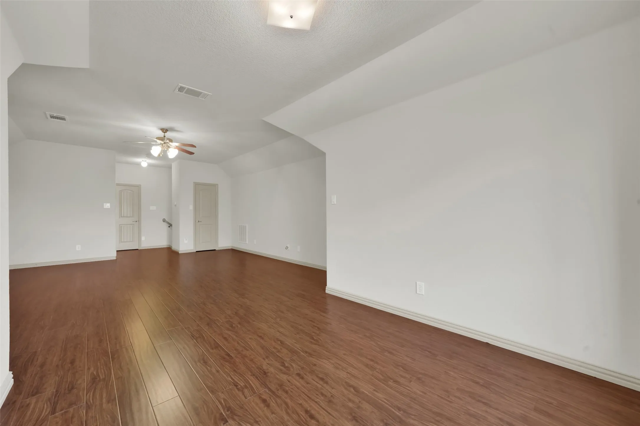 Single Family Residence For Sale in Dallas County , 336 Gotland Drive, Grand Prairie, Texas 75052, 3 Bedroom, 3 Bathroom, 2 Garage spaces, 2,386 Sqft, built in 2009, mls#21403370, Real Estate Agent in Grand Prairie, Homes For Sale in Dallas county, Homes For Sale in Grand Prairie, Realtor in Grand Prairie Texas, Real Estate Brokerage Independent Realty Texas, Luminita Cordes Realtor