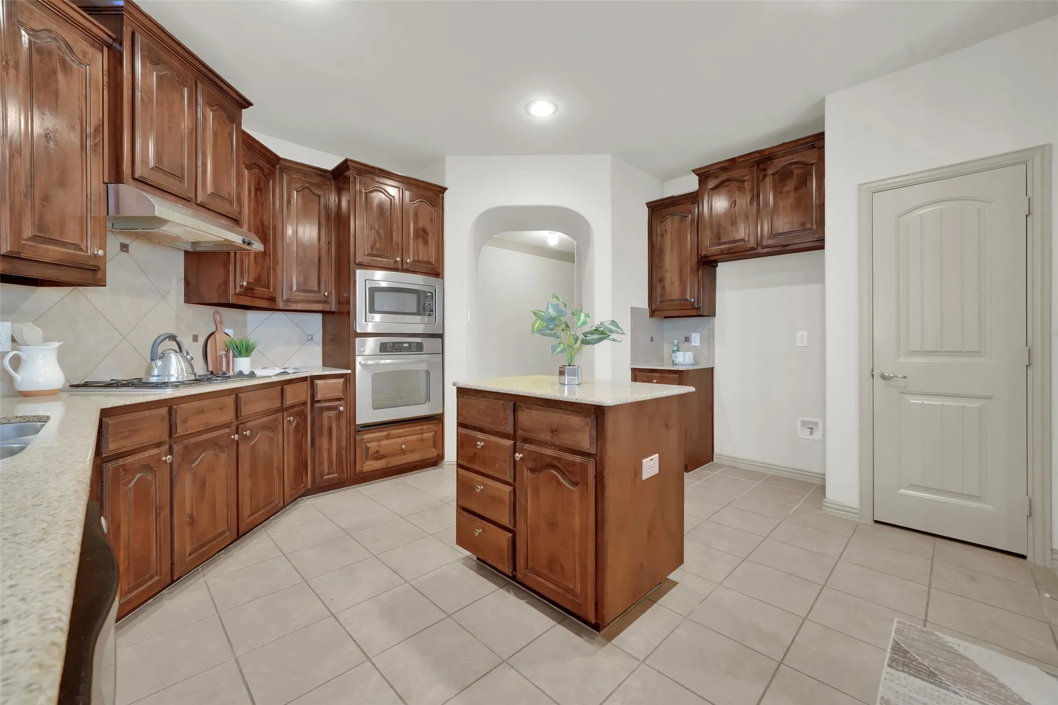 Single Family Residence For Sale in Dallas County , 336 Gotland Drive, Grand Prairie, Texas 75052, 3 Bedroom, 3 Bathroom, 2 Garage spaces, 2,386 Sqft, built in 2009, mls#21403370, Real Estate Agent in Grand Prairie, Homes For Sale in Dallas county, Homes For Sale in Grand Prairie, Realtor in Grand Prairie Texas, Real Estate Brokerage Independent Realty Texas, Luminita Cordes Realtor