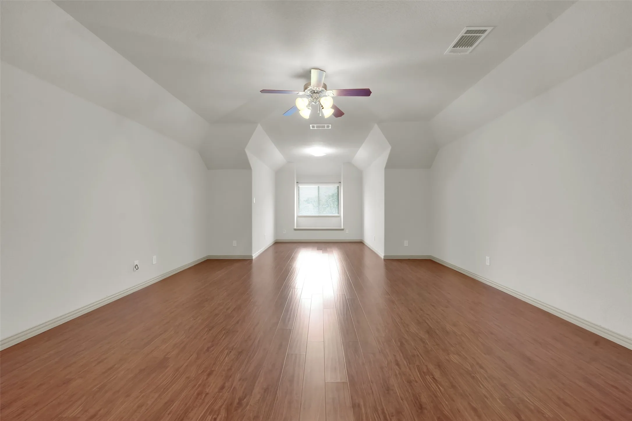 Single Family Residence For Sale in Dallas County , 336 Gotland Drive, Grand Prairie, Texas 75052, 3 Bedroom, 3 Bathroom, 2 Garage spaces, 2,386 Sqft, built in 2009, mls#21403370, Real Estate Agent in Grand Prairie, Homes For Sale in Dallas county, Homes For Sale in Grand Prairie, Realtor in Grand Prairie Texas, Real Estate Brokerage Independent Realty Texas, Luminita Cordes Realtor