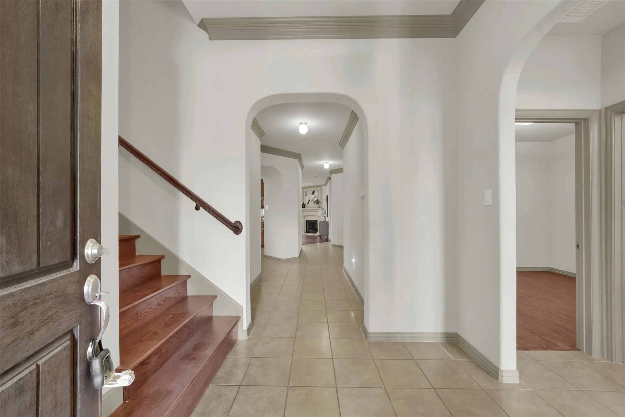 Single Family Residence For Sale in Dallas County , 336 Gotland Drive, Grand Prairie, Texas 75052, 3 Bedroom, 3 Bathroom, 2 Garage spaces, 2,386 Sqft, built in 2009, mls#21403370, Real Estate Agent in Grand Prairie, Homes For Sale in Dallas county, Homes For Sale in Grand Prairie, Realtor in Grand Prairie Texas, Real Estate Brokerage Independent Realty Texas, Luminita Cordes Realtor