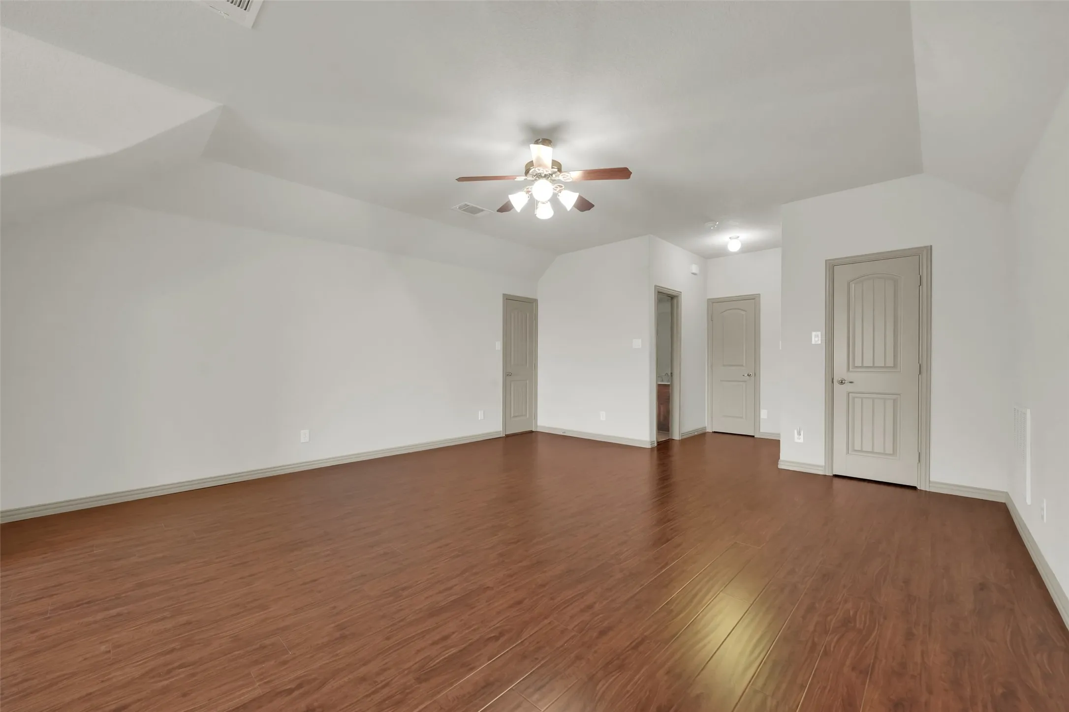 Single Family Residence For Sale in Dallas County , 336 Gotland Drive, Grand Prairie, Texas 75052, 3 Bedroom, 3 Bathroom, 2 Garage spaces, 2,386 Sqft, built in 2009, mls#21403370, Real Estate Agent in Grand Prairie, Homes For Sale in Dallas county, Homes For Sale in Grand Prairie, Realtor in Grand Prairie Texas, Real Estate Brokerage Independent Realty Texas, Luminita Cordes Realtor