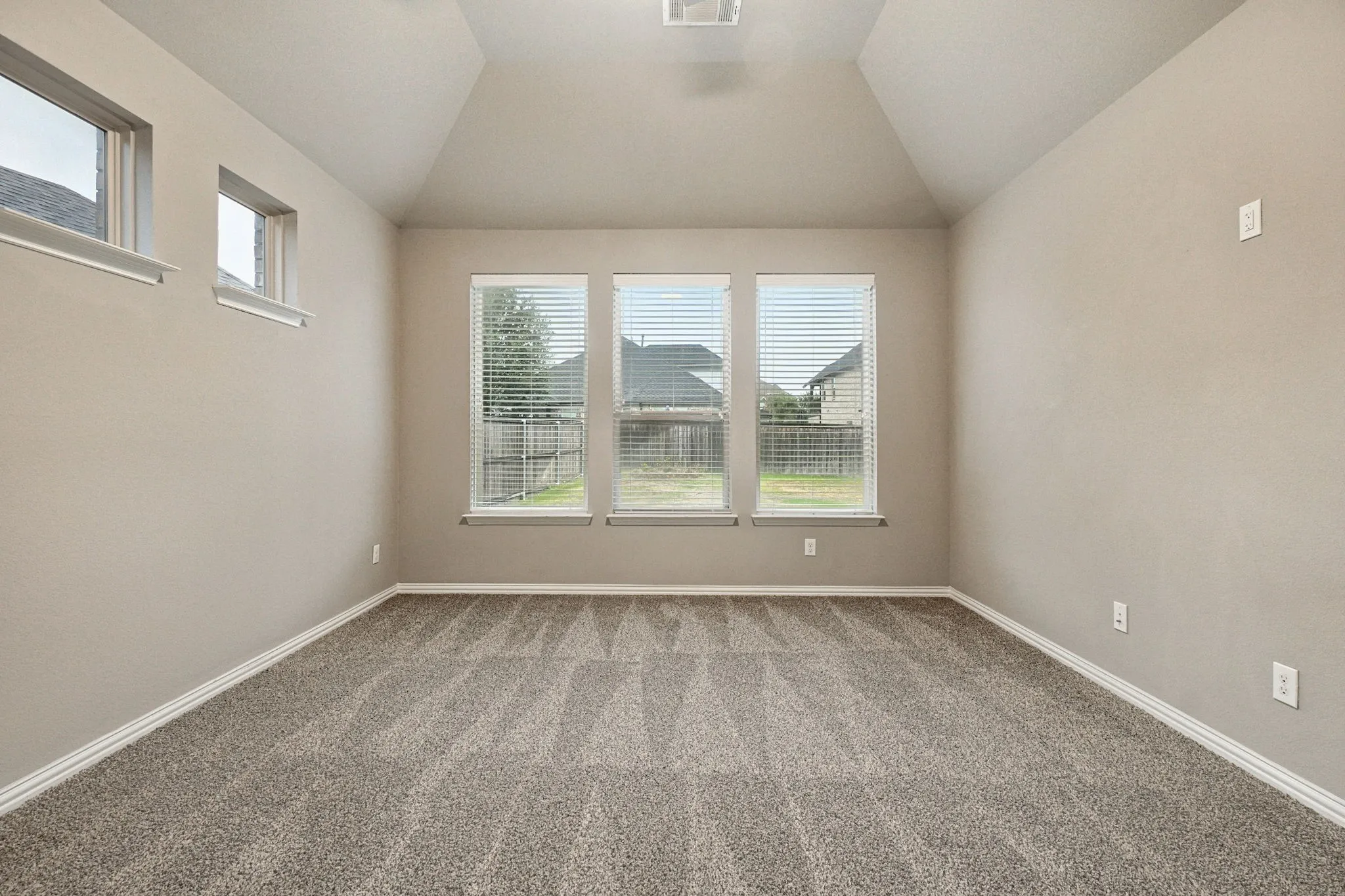 Single Family Residence For Sale in Collin County , 1208 Caney Creek Lane, Mc Kinney, Texas 75071, 3 Bedroom, 3 Bathroom, 2 Garage spaces, 2,638 Sqft, built in 2016, mls#21406609, Real Estate Agent in Mc Kinney, Homes For Sale in Collin county, Homes For Sale in Mc Kinney, Realtor in Mc Kinney Texas, Real Estate Brokerage Independent Realty Texas, Luminita Cordes Realtor