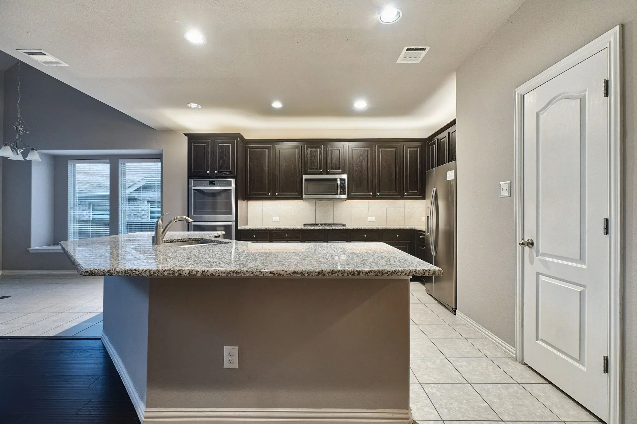 Single Family Residence For Sale in Collin County , 1208 Caney Creek Lane, Mc Kinney, Texas 75071, 3 Bedroom, 3 Bathroom, 2 Garage spaces, 2,638 Sqft, built in 2016, mls#21406609, Real Estate Agent in Mc Kinney, Homes For Sale in Collin county, Homes For Sale in Mc Kinney, Realtor in Mc Kinney Texas, Real Estate Brokerage Independent Realty Texas, Luminita Cordes Realtor
