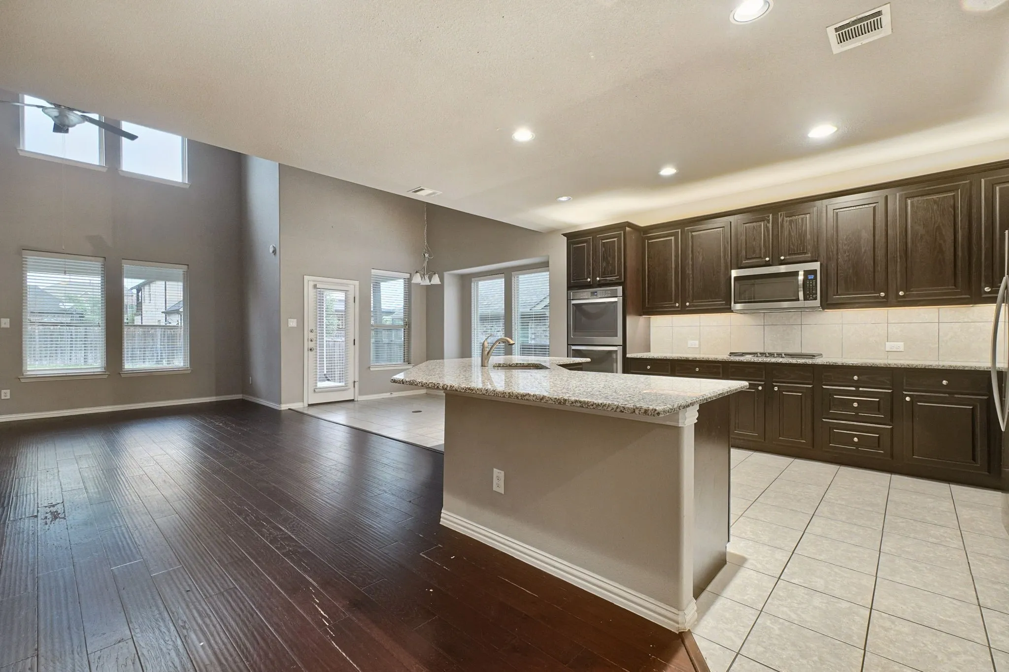 Single Family Residence For Sale in Collin County , 1208 Caney Creek Lane, Mc Kinney, Texas 75071, 3 Bedroom, 3 Bathroom, 2 Garage spaces, 2,638 Sqft, built in 2016, mls#21406609, Real Estate Agent in Mc Kinney, Homes For Sale in Collin county, Homes For Sale in Mc Kinney, Realtor in Mc Kinney Texas, Real Estate Brokerage Independent Realty Texas, Luminita Cordes Realtor