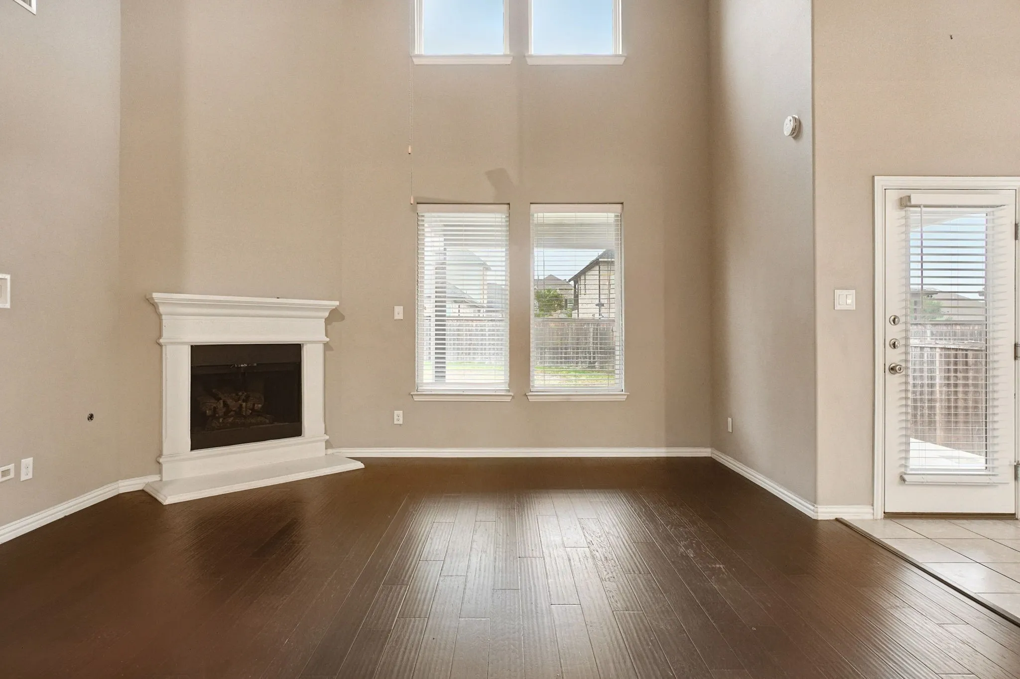 Single Family Residence For Sale in Collin County , 1208 Caney Creek Lane, Mc Kinney, Texas 75071, 3 Bedroom, 3 Bathroom, 2 Garage spaces, 2,638 Sqft, built in 2016, mls#21406609, Real Estate Agent in Mc Kinney, Homes For Sale in Collin county, Homes For Sale in Mc Kinney, Realtor in Mc Kinney Texas, Real Estate Brokerage Independent Realty Texas, Luminita Cordes Realtor