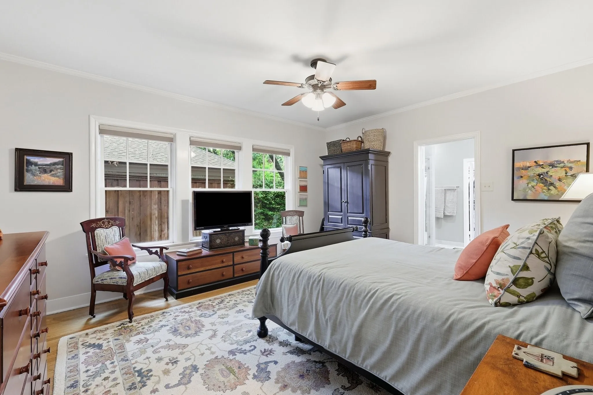 Single Family Residence For Sale in Dallas County , 5906 Mercedes Avenue, Dallas, Texas 75206, 3 Bedroom, 2 Bathroom, 2 Garage spaces, 1,982 Sqft, built in 1926, mls#21401978, Real Estate Agent in Dallas, Homes For Sale in Dallas county, Homes For Sale in Dallas, Realtor in Dallas Texas, Real Estate Brokerage Independent Realty Texas, Luminita Cordes Realtor