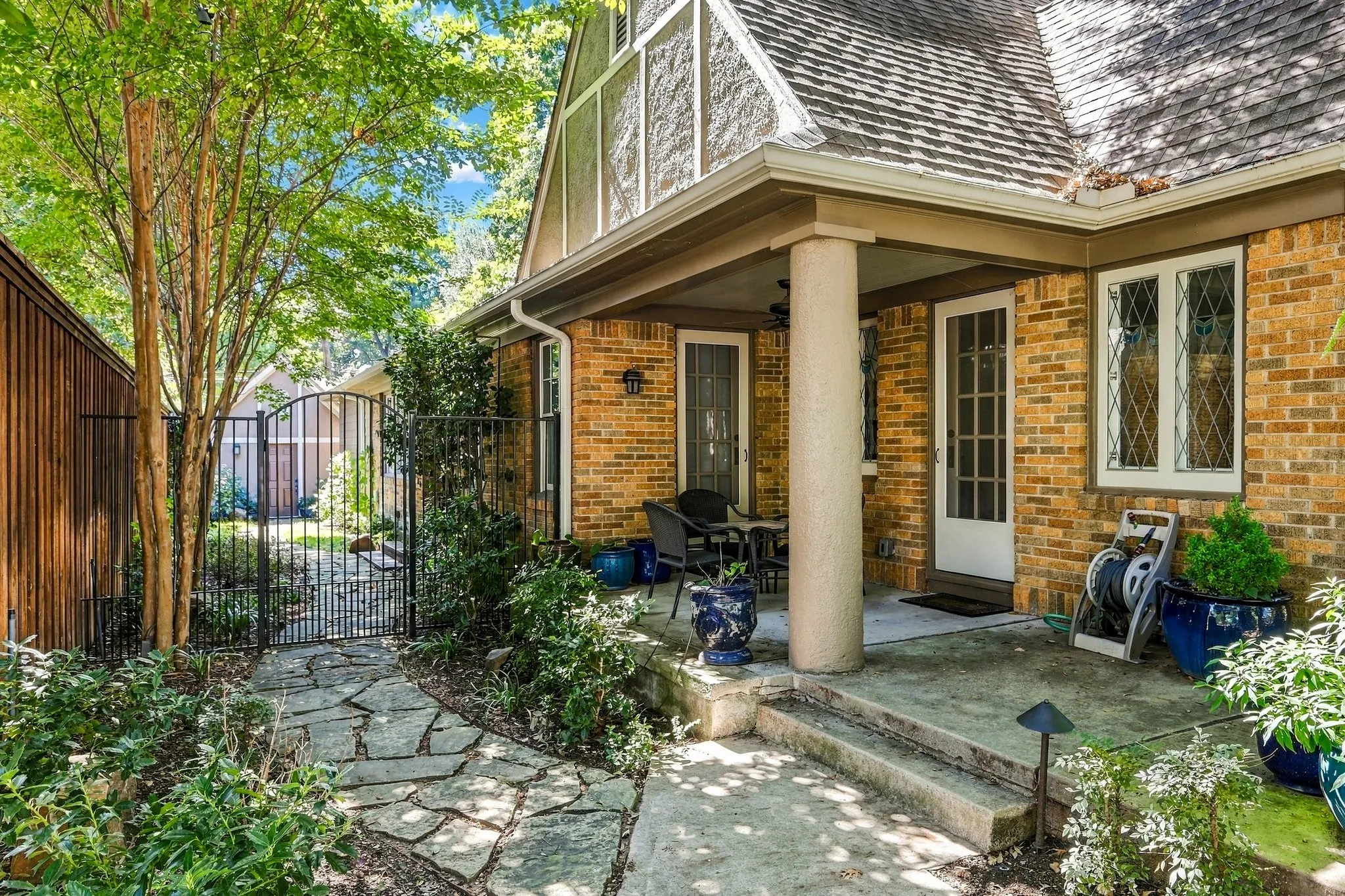 Single Family Residence For Sale in Dallas County , 5906 Mercedes Avenue, Dallas, Texas 75206, 3 Bedroom, 2 Bathroom, 2 Garage spaces, 1,982 Sqft, built in 1926, mls#21401978, Real Estate Agent in Dallas, Homes For Sale in Dallas county, Homes For Sale in Dallas, Realtor in Dallas Texas, Real Estate Brokerage Independent Realty Texas, Luminita Cordes Realtor