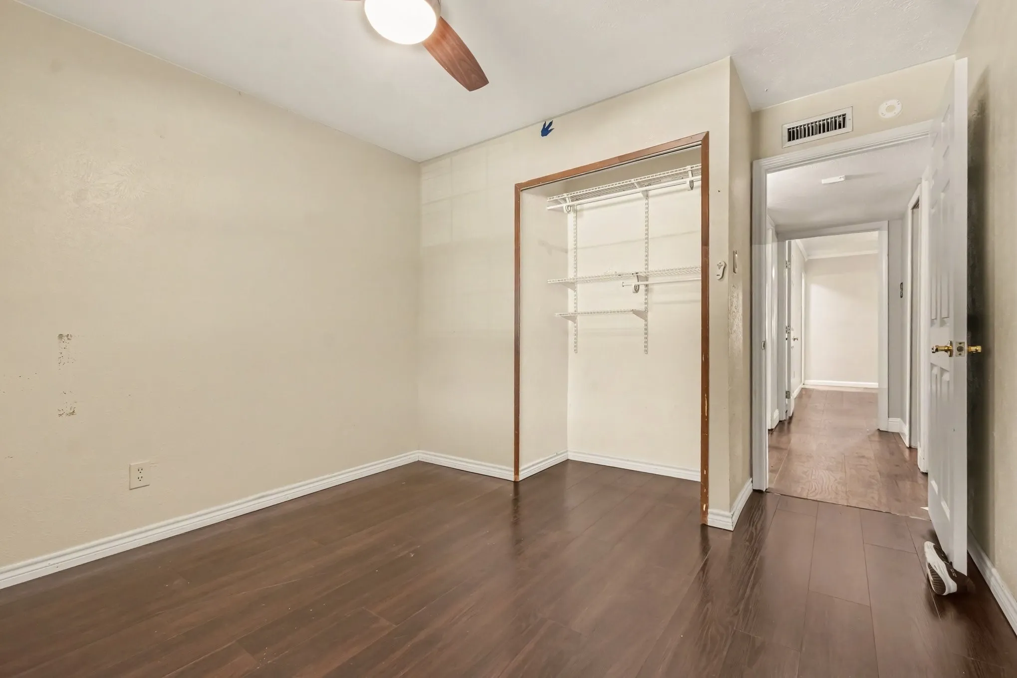 Single Family Residence For Sale in Denton County , 5517 Baker Drive, The Colony, Texas 75056, 3 Bedroom, 2 Bathroom, 2 Garage spaces, 1,881 Sqft, built in 1975, mls#21403638, Real Estate Agent in The Colony, Homes For Sale in Denton county, Homes For Sale in The Colony, Realtor in The Colony Texas, Real Estate Brokerage Independent Realty Texas, Luminita Cordes Realtor