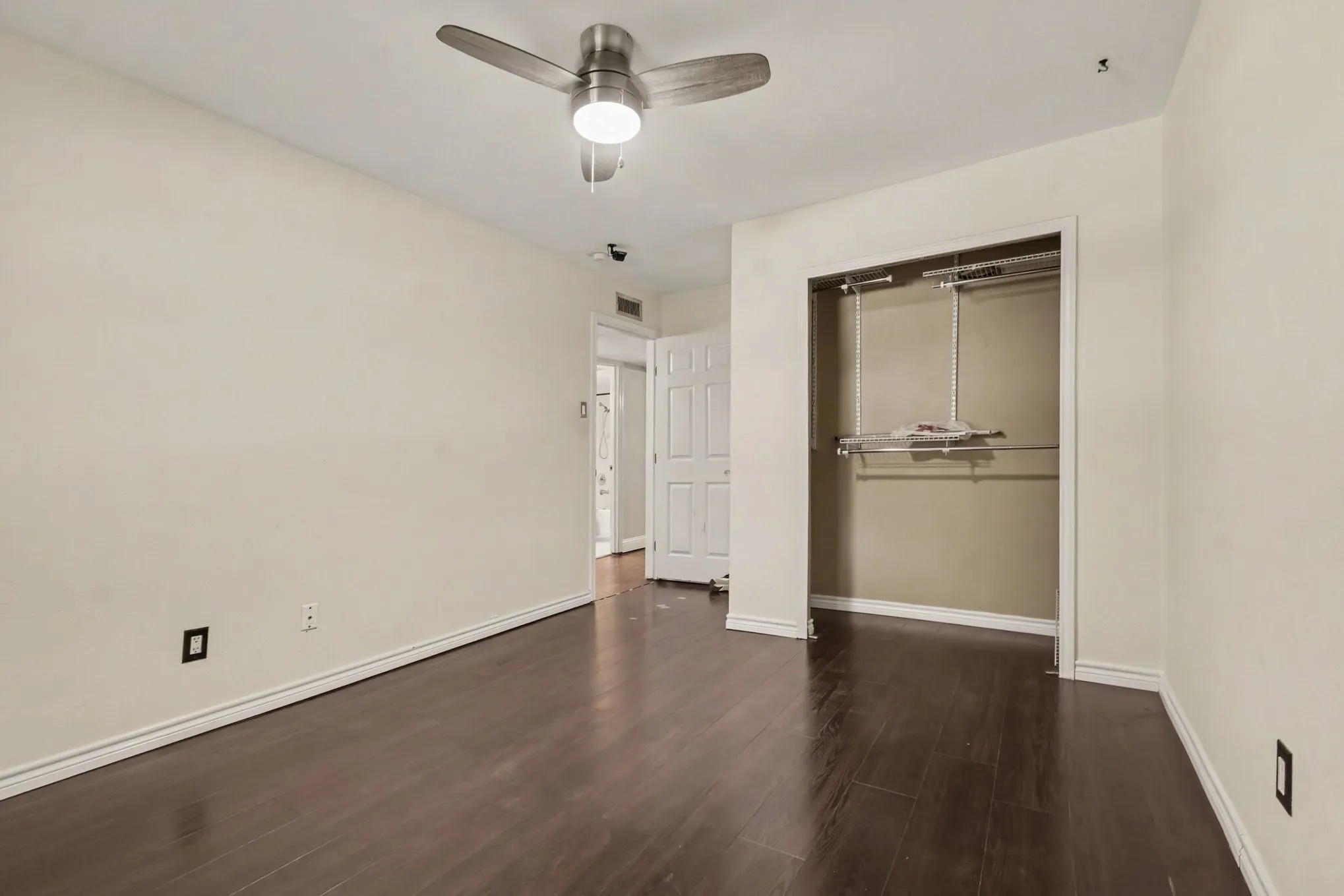 Single Family Residence For Sale in Denton County , 5517 Baker Drive, The Colony, Texas 75056, 3 Bedroom, 2 Bathroom, 2 Garage spaces, 1,881 Sqft, built in 1975, mls#21403638, Real Estate Agent in The Colony, Homes For Sale in Denton county, Homes For Sale in The Colony, Realtor in The Colony Texas, Real Estate Brokerage Independent Realty Texas, Luminita Cordes Realtor