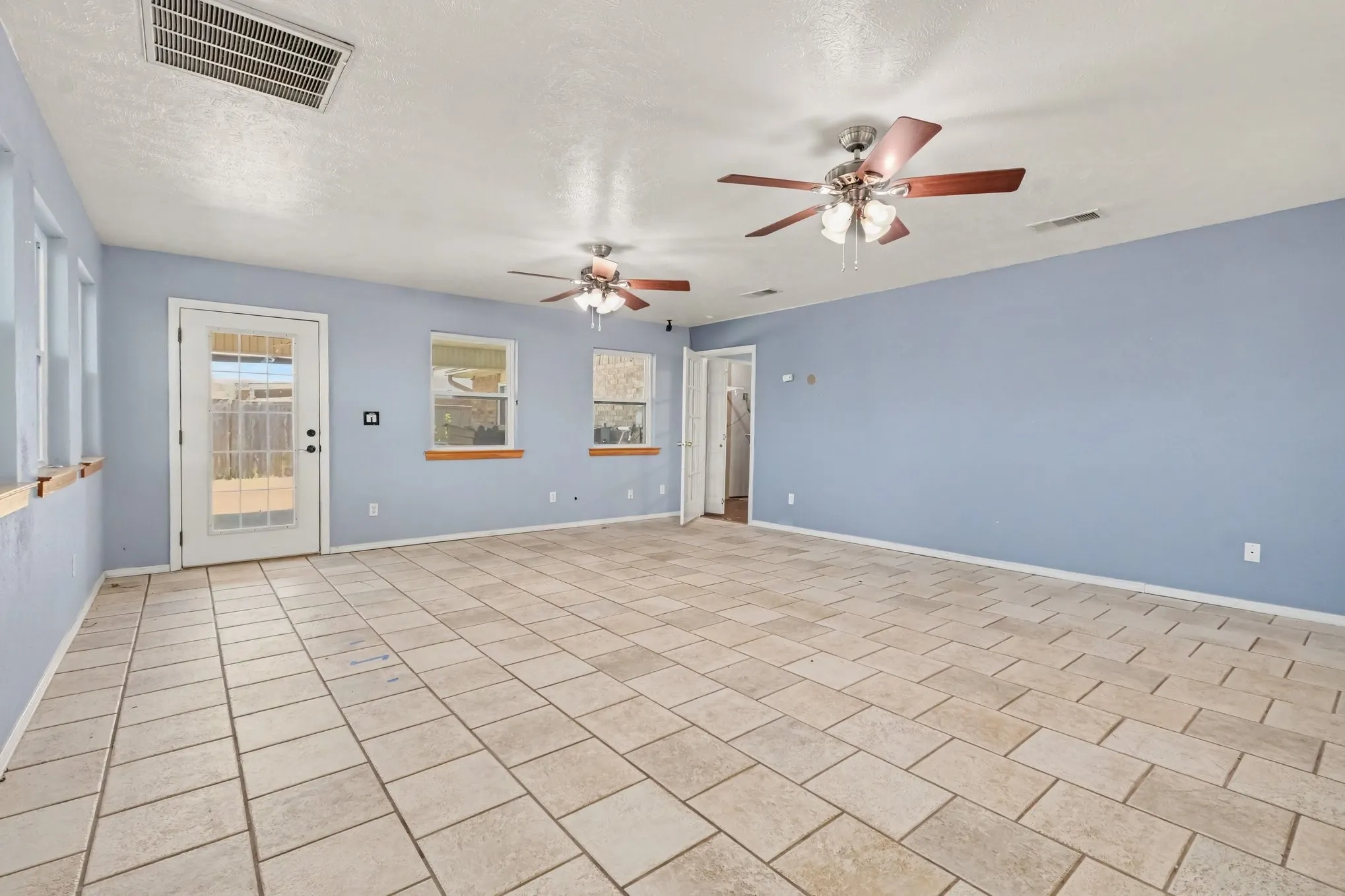 Single Family Residence For Sale in Denton County , 5517 Baker Drive, The Colony, Texas 75056, 3 Bedroom, 2 Bathroom, 2 Garage spaces, 1,881 Sqft, built in 1975, mls#21403638, Real Estate Agent in The Colony, Homes For Sale in Denton county, Homes For Sale in The Colony, Realtor in The Colony Texas, Real Estate Brokerage Independent Realty Texas, Luminita Cordes Realtor