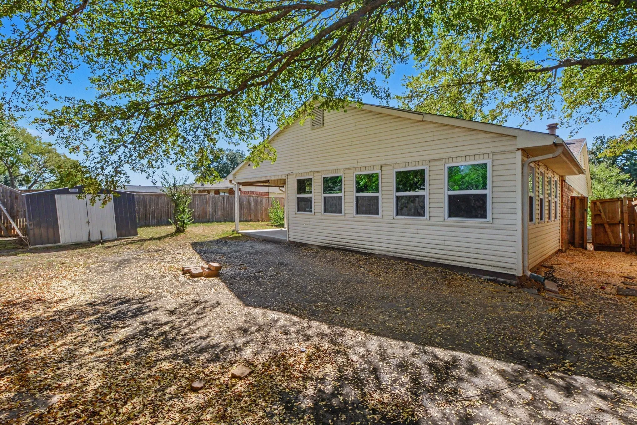 Single Family Residence For Sale in Denton County , 5517 Baker Drive, The Colony, Texas 75056, 3 Bedroom, 2 Bathroom, 2 Garage spaces, 1,881 Sqft, built in 1975, mls#21403638, Real Estate Agent in The Colony, Homes For Sale in Denton county, Homes For Sale in The Colony, Realtor in The Colony Texas, Real Estate Brokerage Independent Realty Texas, Luminita Cordes Realtor
