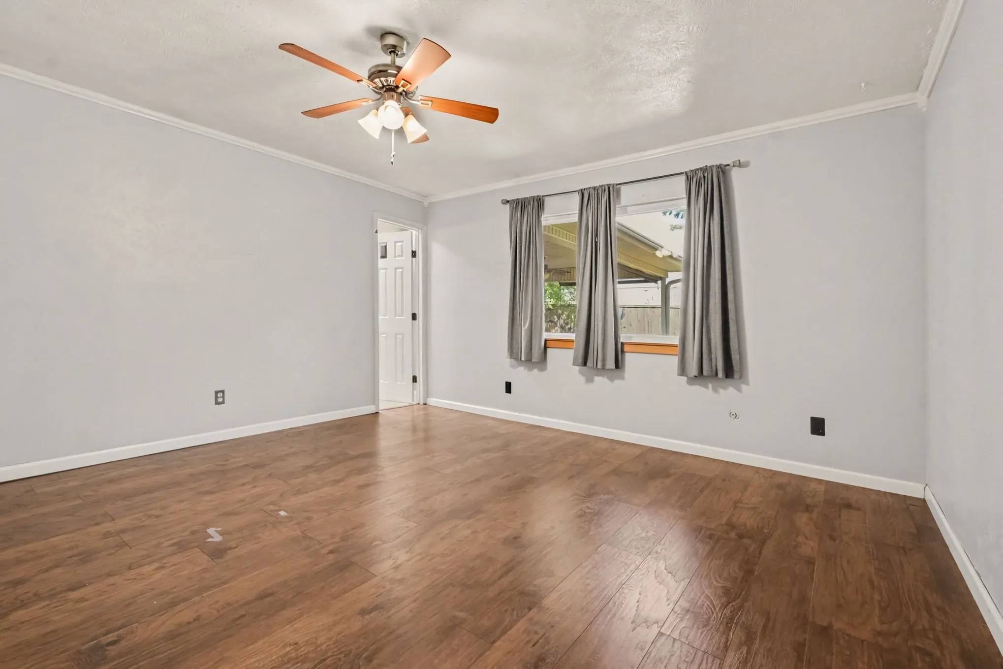 Single Family Residence For Sale in Denton County , 5517 Baker Drive, The Colony, Texas 75056, 3 Bedroom, 2 Bathroom, 2 Garage spaces, 1,881 Sqft, built in 1975, mls#21403638, Real Estate Agent in The Colony, Homes For Sale in Denton county, Homes For Sale in The Colony, Realtor in The Colony Texas, Real Estate Brokerage Independent Realty Texas, Luminita Cordes Realtor