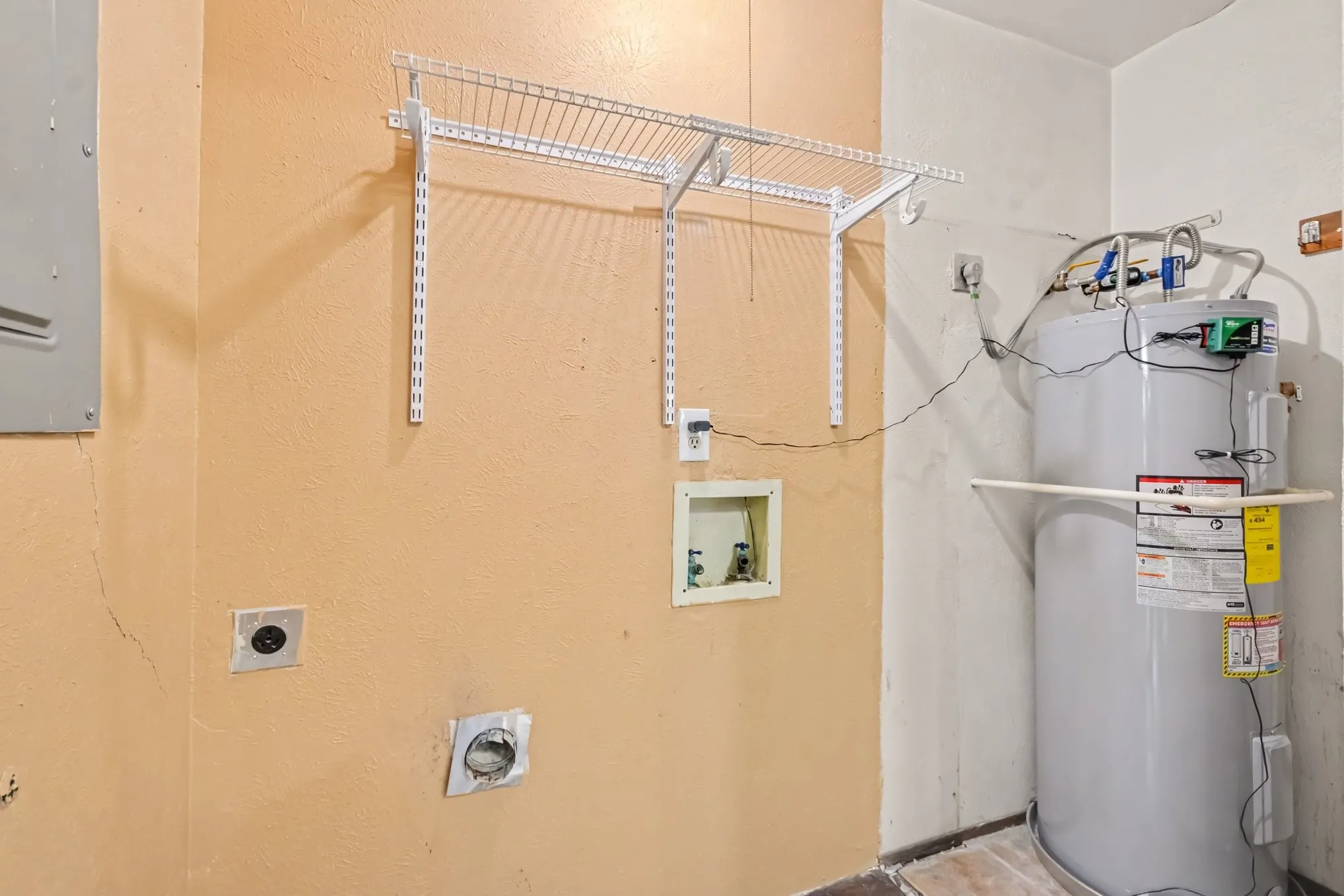 Single Family Residence For Sale in Denton County , 5517 Baker Drive, The Colony, Texas 75056, 3 Bedroom, 2 Bathroom, 2 Garage spaces, 1,881 Sqft, built in 1975, mls#21403638, Real Estate Agent in The Colony, Homes For Sale in Denton county, Homes For Sale in The Colony, Realtor in The Colony Texas, Real Estate Brokerage Independent Realty Texas, Luminita Cordes Realtor