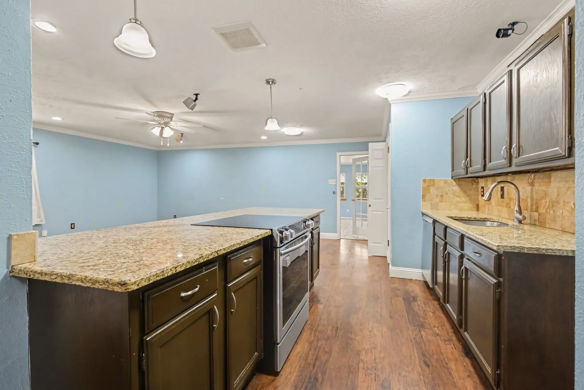 Single Family Residence For Sale in Denton County , 5517 Baker Drive, The Colony, Texas 75056, 3 Bedroom, 2 Bathroom, 2 Garage spaces, 1,881 Sqft, built in 1975, mls#21403638, Real Estate Agent in The Colony, Homes For Sale in Denton county, Homes For Sale in The Colony, Realtor in The Colony Texas, Real Estate Brokerage Independent Realty Texas, Luminita Cordes Realtor