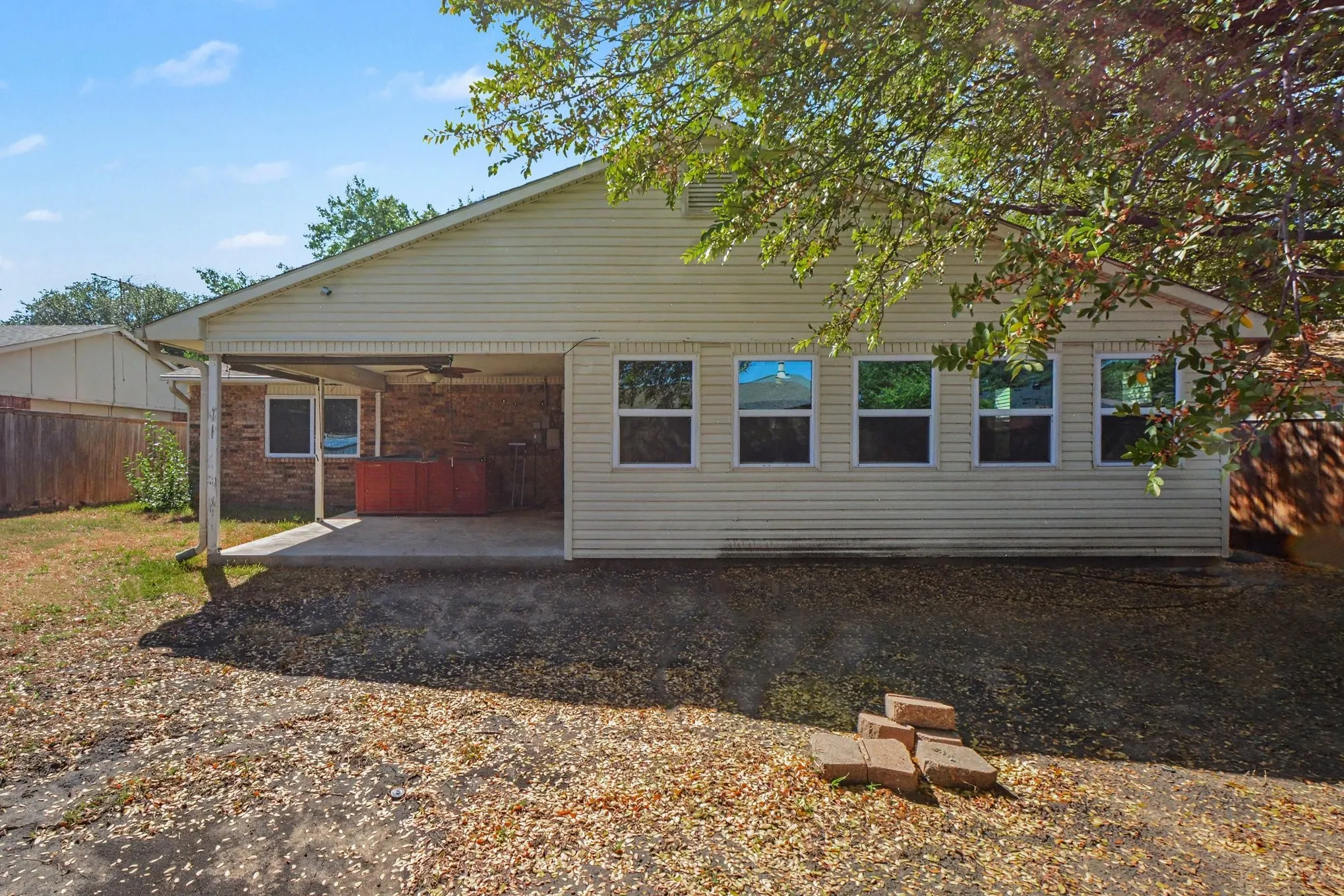 Single Family Residence For Sale in Denton County , 5517 Baker Drive, The Colony, Texas 75056, 3 Bedroom, 2 Bathroom, 2 Garage spaces, 1,881 Sqft, built in 1975, mls#21403638, Real Estate Agent in The Colony, Homes For Sale in Denton county, Homes For Sale in The Colony, Realtor in The Colony Texas, Real Estate Brokerage Independent Realty Texas, Luminita Cordes Realtor
