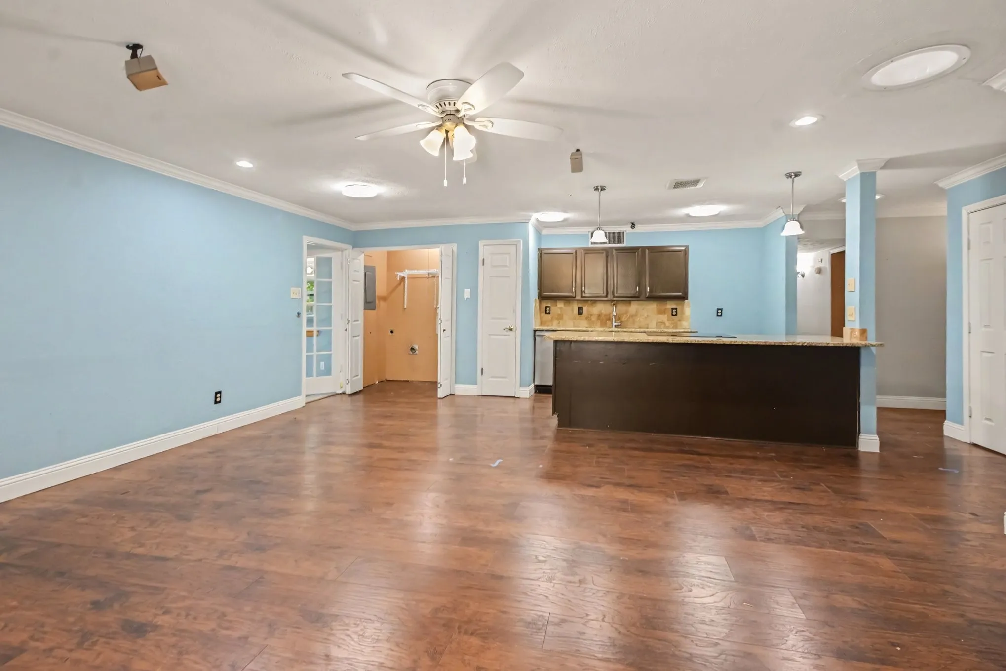 Single Family Residence For Sale in Denton County , 5517 Baker Drive, The Colony, Texas 75056, 3 Bedroom, 2 Bathroom, 2 Garage spaces, 1,881 Sqft, built in 1975, mls#21403638, Real Estate Agent in The Colony, Homes For Sale in Denton county, Homes For Sale in The Colony, Realtor in The Colony Texas, Real Estate Brokerage Independent Realty Texas, Luminita Cordes Realtor