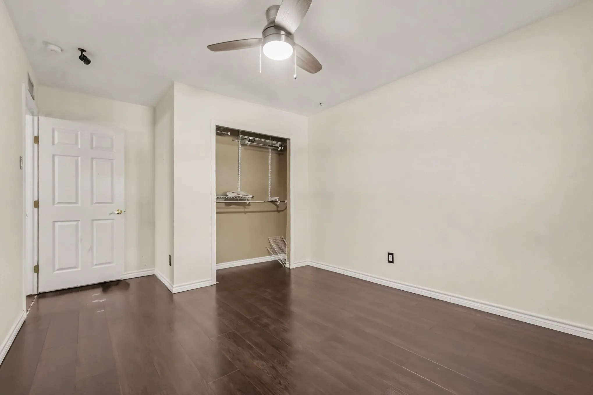 Single Family Residence For Sale in Denton County , 5517 Baker Drive, The Colony, Texas 75056, 3 Bedroom, 2 Bathroom, 2 Garage spaces, 1,881 Sqft, built in 1975, mls#21403638, Real Estate Agent in The Colony, Homes For Sale in Denton county, Homes For Sale in The Colony, Realtor in The Colony Texas, Real Estate Brokerage Independent Realty Texas, Luminita Cordes Realtor