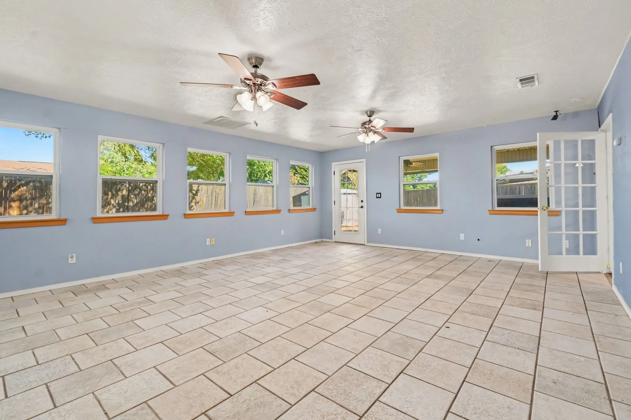 Single Family Residence For Sale in Denton County , 5517 Baker Drive, The Colony, Texas 75056, 3 Bedroom, 2 Bathroom, 2 Garage spaces, 1,881 Sqft, built in 1975, mls#21403638, Real Estate Agent in The Colony, Homes For Sale in Denton county, Homes For Sale in The Colony, Realtor in The Colony Texas, Real Estate Brokerage Independent Realty Texas, Luminita Cordes Realtor