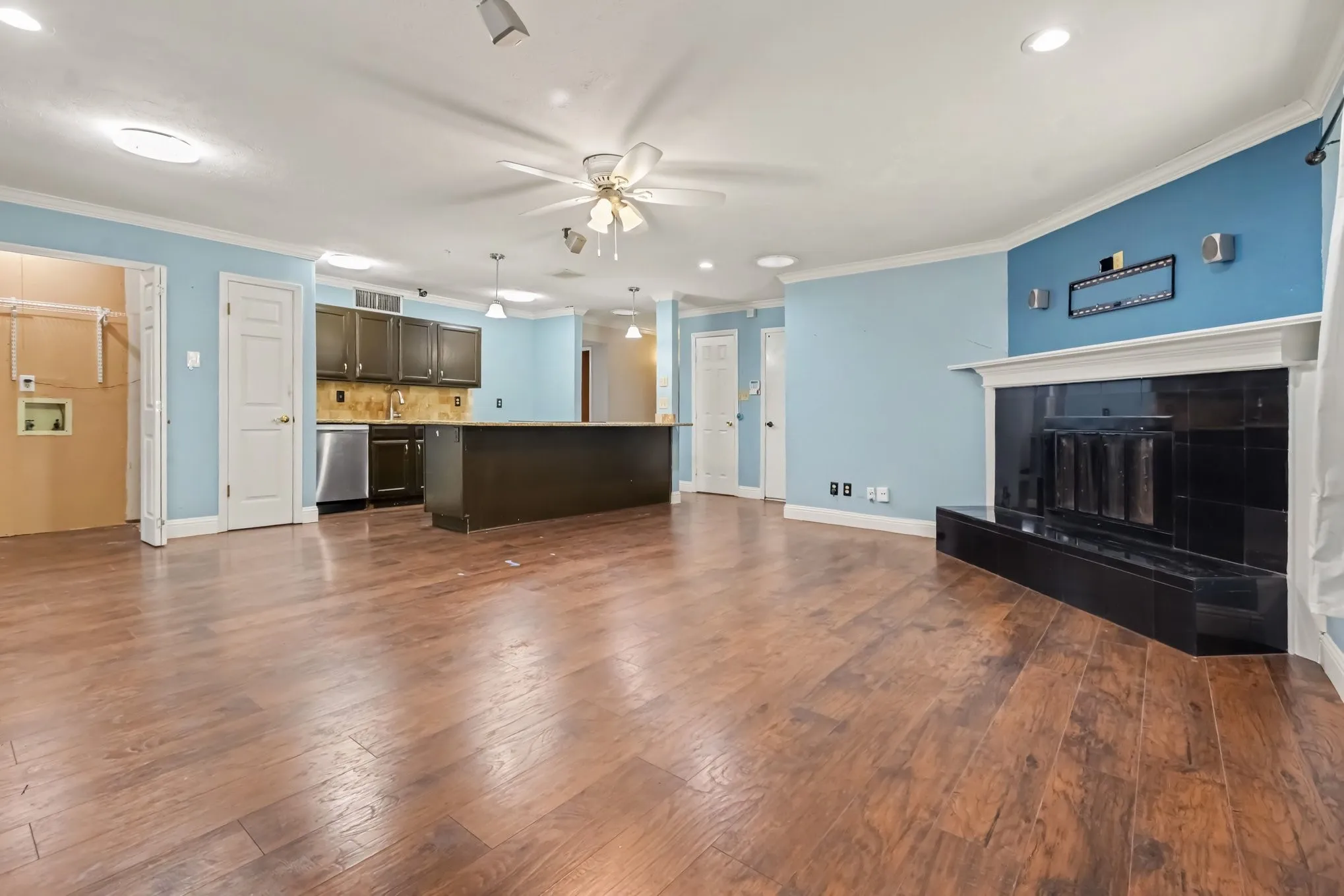 Single Family Residence For Sale in Denton County , 5517 Baker Drive, The Colony, Texas 75056, 3 Bedroom, 2 Bathroom, 2 Garage spaces, 1,881 Sqft, built in 1975, mls#21403638, Real Estate Agent in The Colony, Homes For Sale in Denton county, Homes For Sale in The Colony, Realtor in The Colony Texas, Real Estate Brokerage Independent Realty Texas, Luminita Cordes Realtor