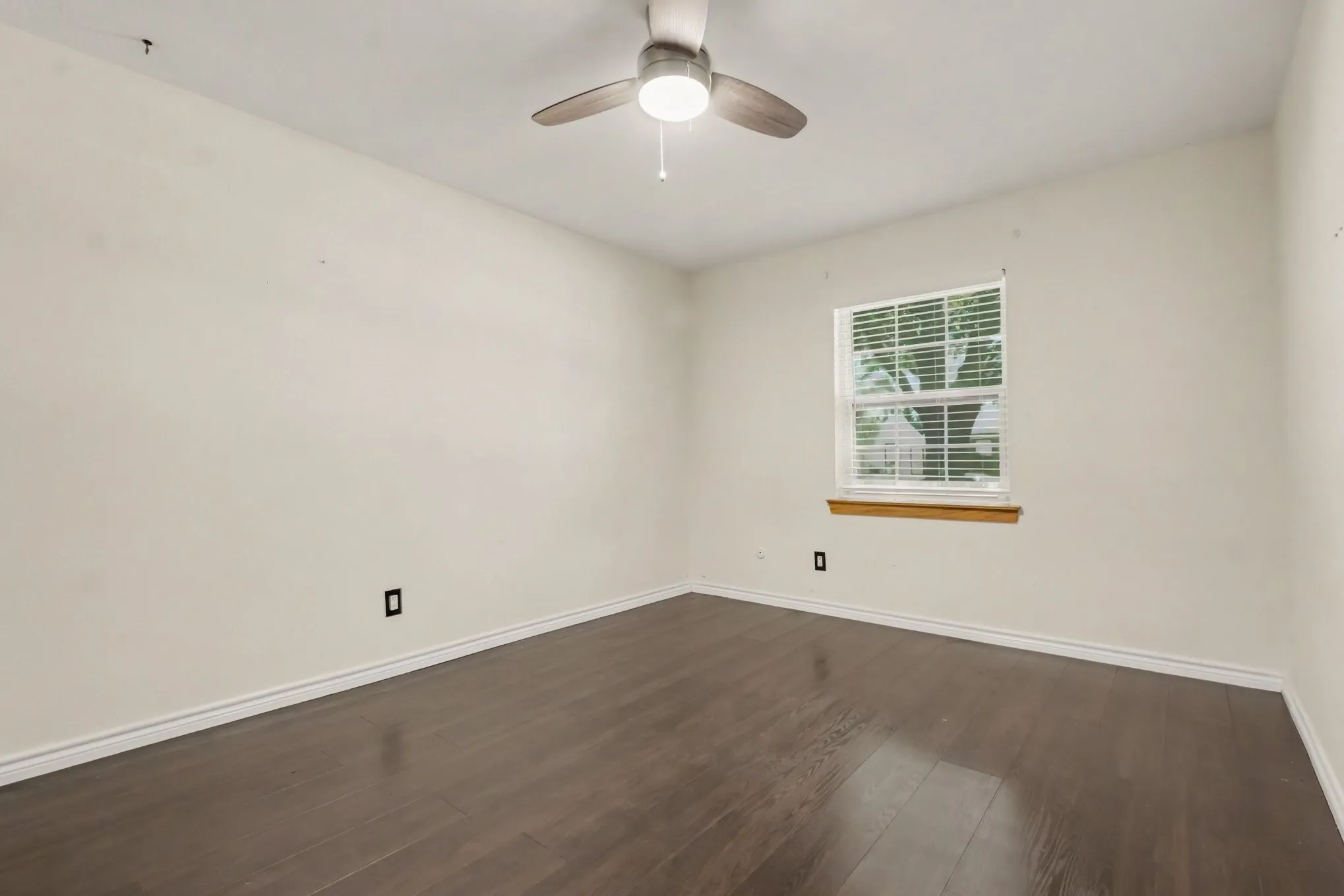 Single Family Residence For Sale in Denton County , 5517 Baker Drive, The Colony, Texas 75056, 3 Bedroom, 2 Bathroom, 2 Garage spaces, 1,881 Sqft, built in 1975, mls#21403638, Real Estate Agent in The Colony, Homes For Sale in Denton county, Homes For Sale in The Colony, Realtor in The Colony Texas, Real Estate Brokerage Independent Realty Texas, Luminita Cordes Realtor