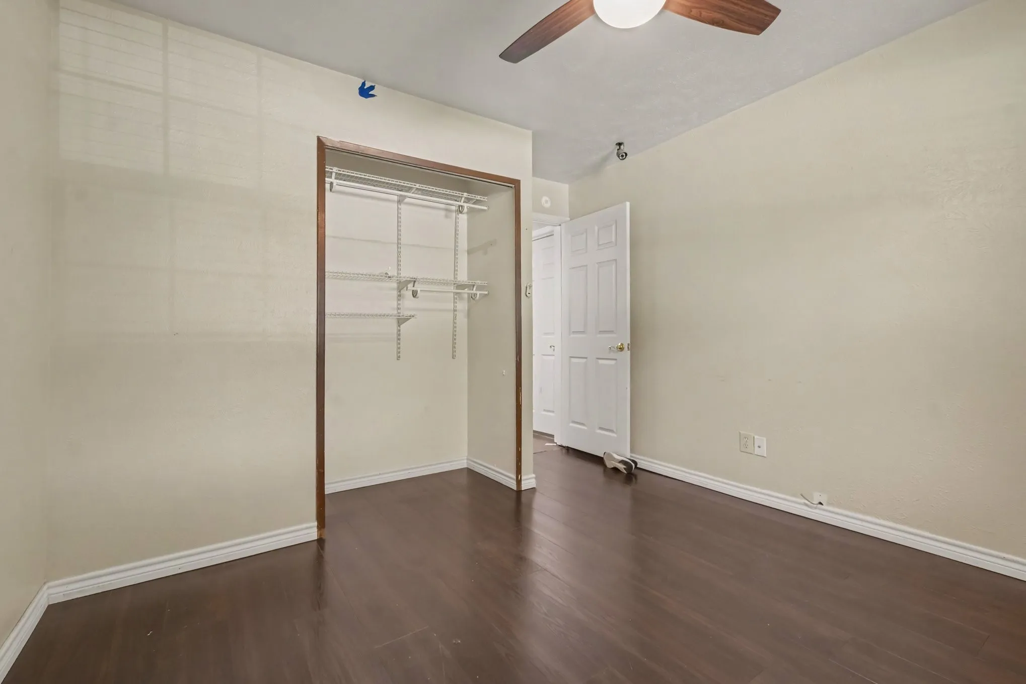 Single Family Residence For Sale in Denton County , 5517 Baker Drive, The Colony, Texas 75056, 3 Bedroom, 2 Bathroom, 2 Garage spaces, 1,881 Sqft, built in 1975, mls#21403638, Real Estate Agent in The Colony, Homes For Sale in Denton county, Homes For Sale in The Colony, Realtor in The Colony Texas, Real Estate Brokerage Independent Realty Texas, Luminita Cordes Realtor
