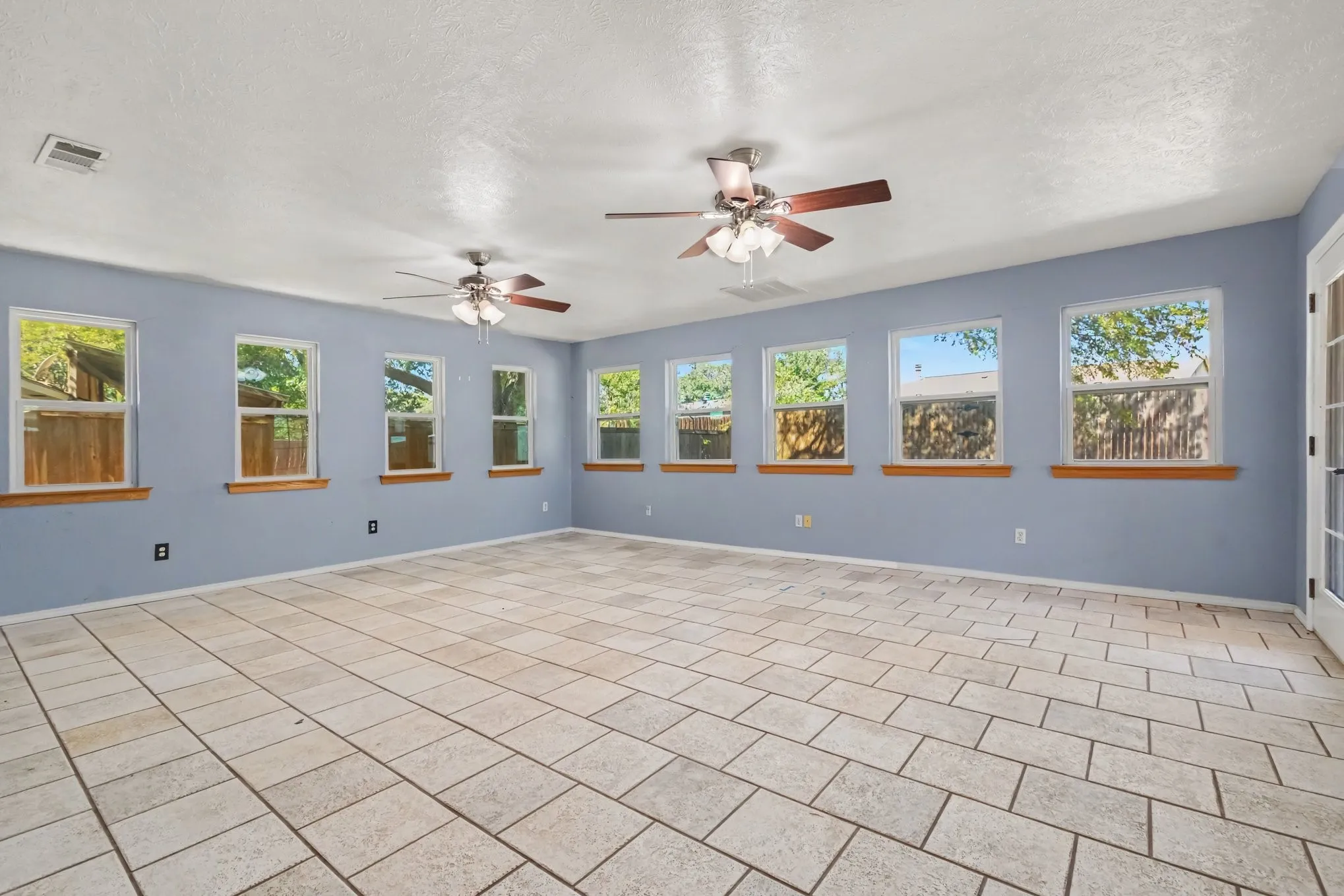 Single Family Residence For Sale in Denton County , 5517 Baker Drive, The Colony, Texas 75056, 3 Bedroom, 2 Bathroom, 2 Garage spaces, 1,881 Sqft, built in 1975, mls#21403638, Real Estate Agent in The Colony, Homes For Sale in Denton county, Homes For Sale in The Colony, Realtor in The Colony Texas, Real Estate Brokerage Independent Realty Texas, Luminita Cordes Realtor