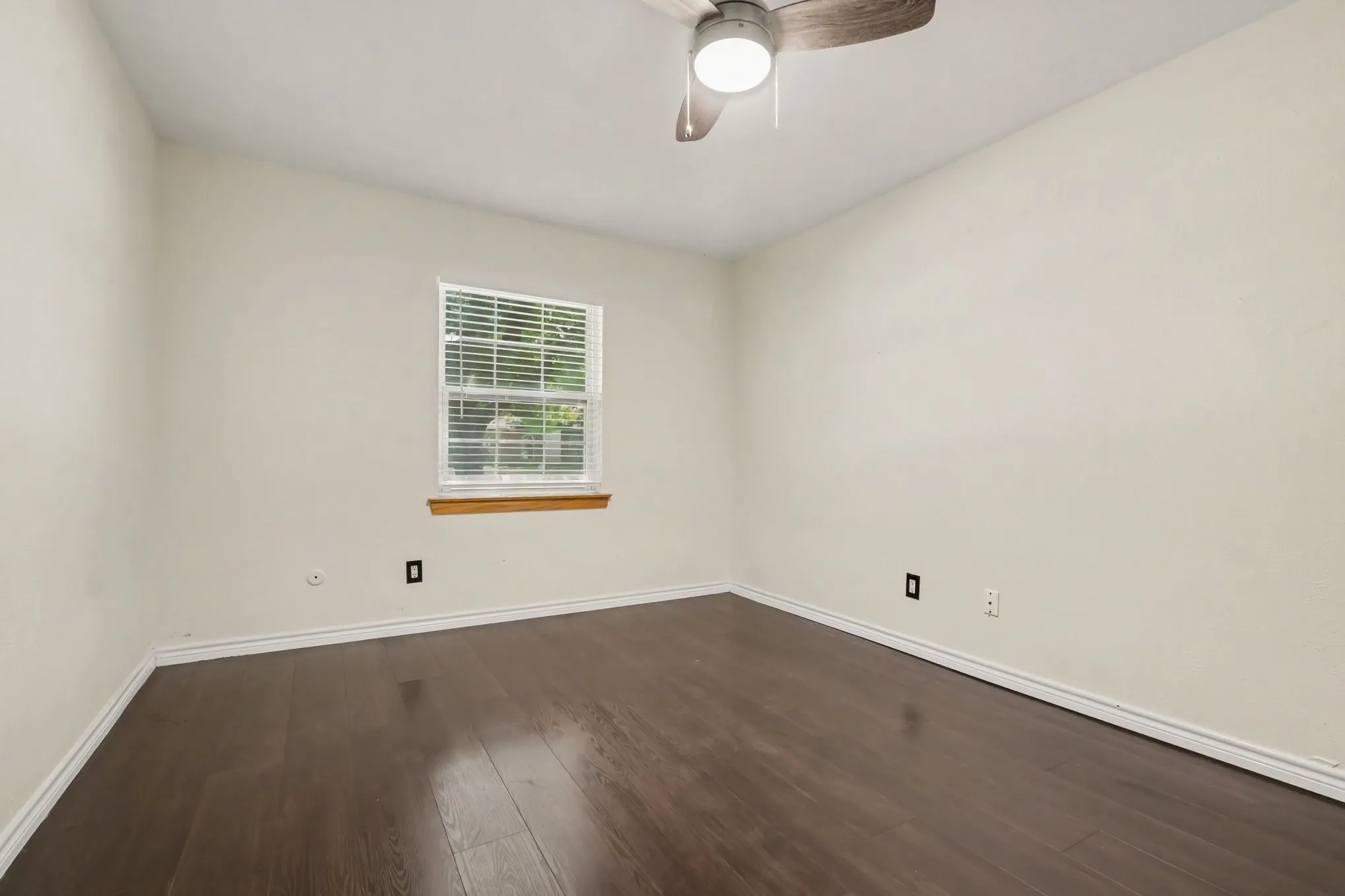 Single Family Residence For Sale in Denton County , 5517 Baker Drive, The Colony, Texas 75056, 3 Bedroom, 2 Bathroom, 2 Garage spaces, 1,881 Sqft, built in 1975, mls#21403638, Real Estate Agent in The Colony, Homes For Sale in Denton county, Homes For Sale in The Colony, Realtor in The Colony Texas, Real Estate Brokerage Independent Realty Texas, Luminita Cordes Realtor