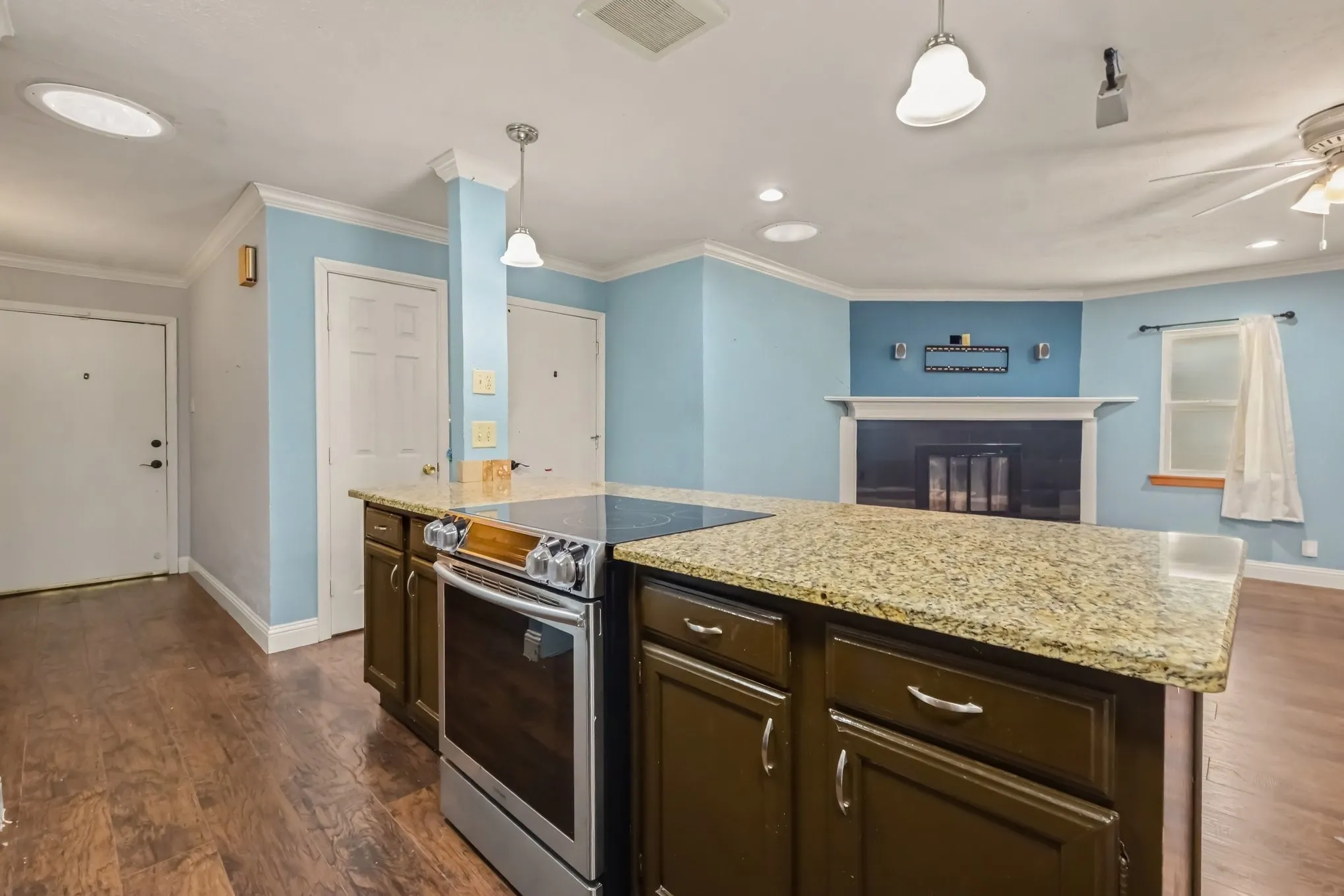 Single Family Residence For Sale in Denton County , 5517 Baker Drive, The Colony, Texas 75056, 3 Bedroom, 2 Bathroom, 2 Garage spaces, 1,881 Sqft, built in 1975, mls#21403638, Real Estate Agent in The Colony, Homes For Sale in Denton county, Homes For Sale in The Colony, Realtor in The Colony Texas, Real Estate Brokerage Independent Realty Texas, Luminita Cordes Realtor