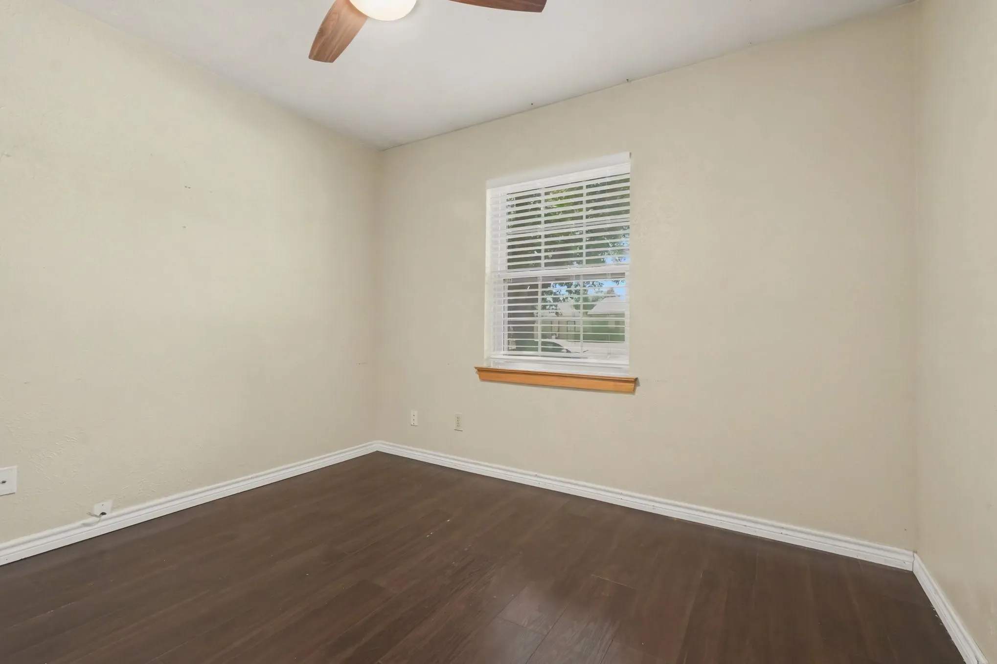 Single Family Residence For Sale in Denton County , 5517 Baker Drive, The Colony, Texas 75056, 3 Bedroom, 2 Bathroom, 2 Garage spaces, 1,881 Sqft, built in 1975, mls#21403638, Real Estate Agent in The Colony, Homes For Sale in Denton county, Homes For Sale in The Colony, Realtor in The Colony Texas, Real Estate Brokerage Independent Realty Texas, Luminita Cordes Realtor