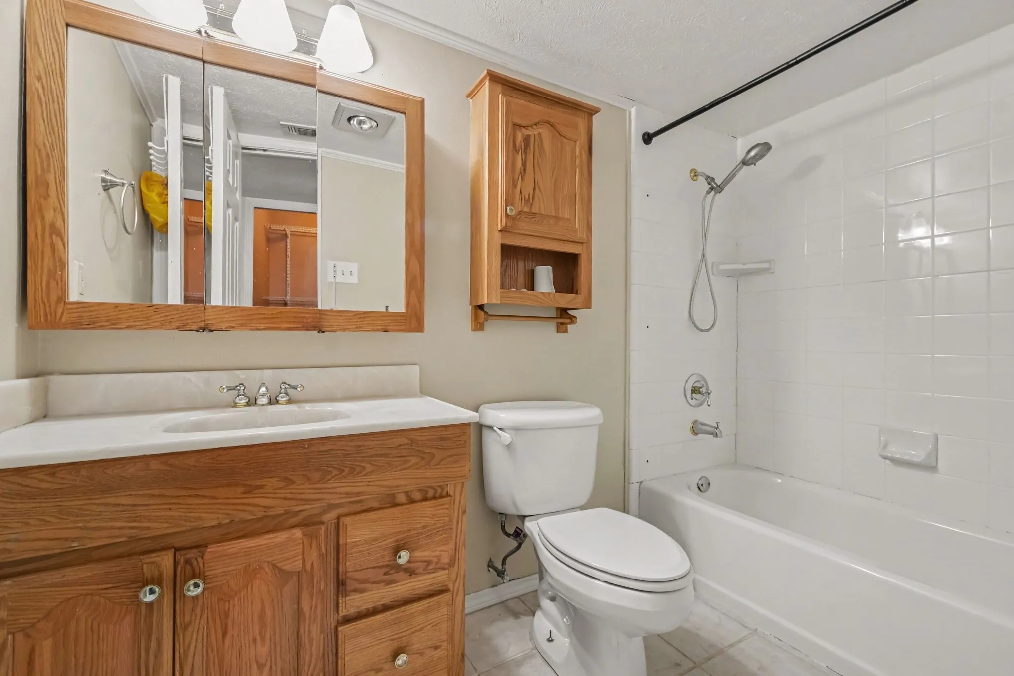 Single Family Residence For Sale in Denton County , 5517 Baker Drive, The Colony, Texas 75056, 3 Bedroom, 2 Bathroom, 2 Garage spaces, 1,881 Sqft, built in 1975, mls#21403638, Real Estate Agent in The Colony, Homes For Sale in Denton county, Homes For Sale in The Colony, Realtor in The Colony Texas, Real Estate Brokerage Independent Realty Texas, Luminita Cordes Realtor