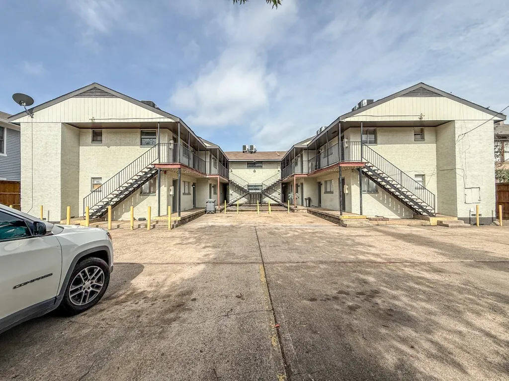 Apartment For Rent in Dallas County , 810 Blaylock Drive 104, Dallas, Texas 75203, 1 Bedroom, 1 Bathroom, Garage spaces, 625 Sqft, built in 1960, mls#21407337, Real Estate Agent in Dallas, Homes For Rent in Dallas county, Homes For Rent in Dallas, Realtor in Dallas Texas, Real Estate Brokerage Independent Realty Texas, Luminita Cordes Realtor