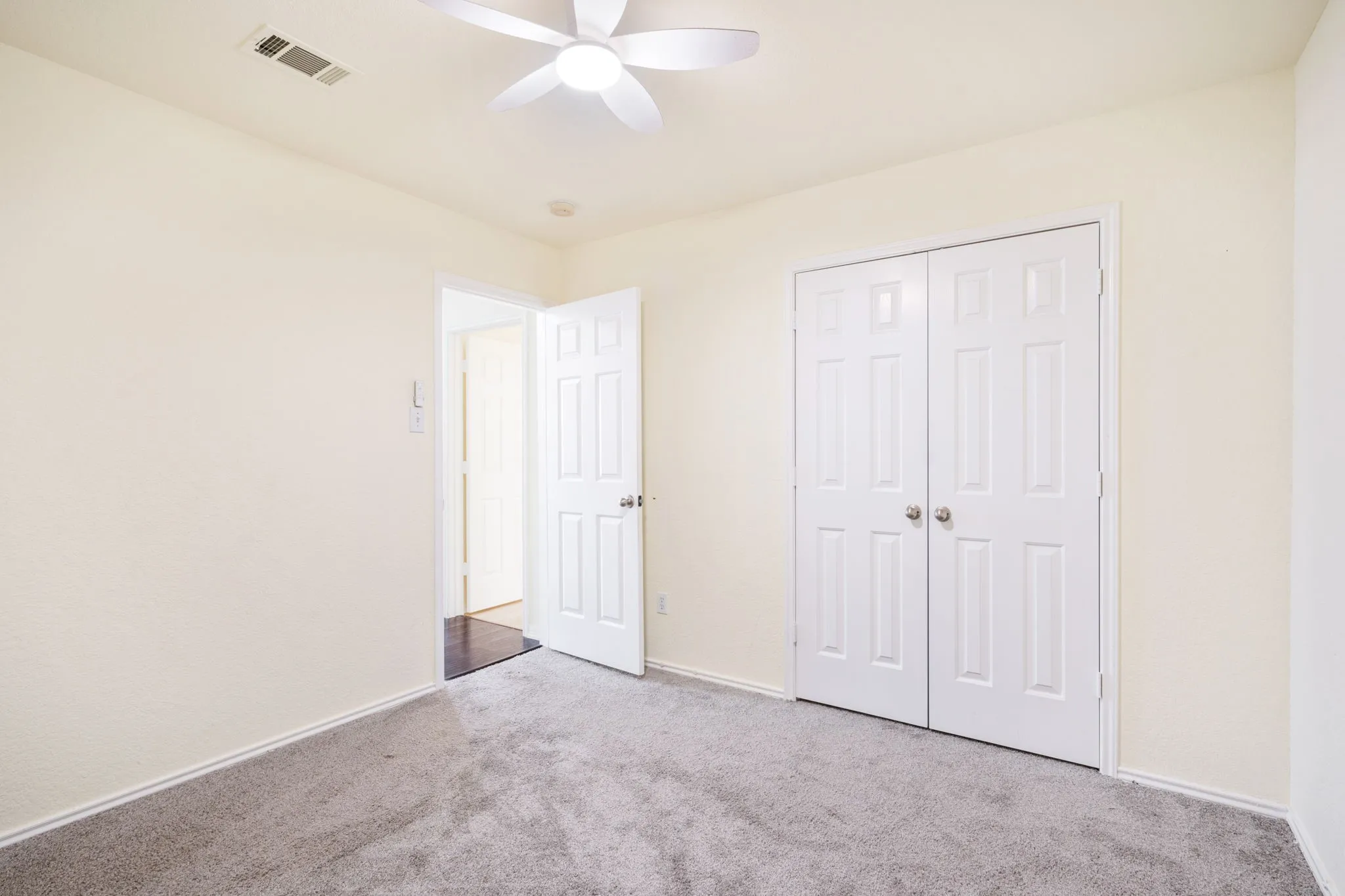 Single Family Residence For Sale in Tarrant County , 2456 Arroyo Springs Drive, Grand Prairie, Texas 75052, 5 Bedroom, 3 Bathroom, 2 Garage spaces, 3,900 Sqft, built in 2004, mls#21396081, Real Estate Agent in Grand Prairie, Homes For Sale in Tarrant county, Homes For Sale in Grand Prairie, Realtor in Grand Prairie Texas, Real Estate Brokerage Independent Realty Texas, Luminita Cordes Realtor