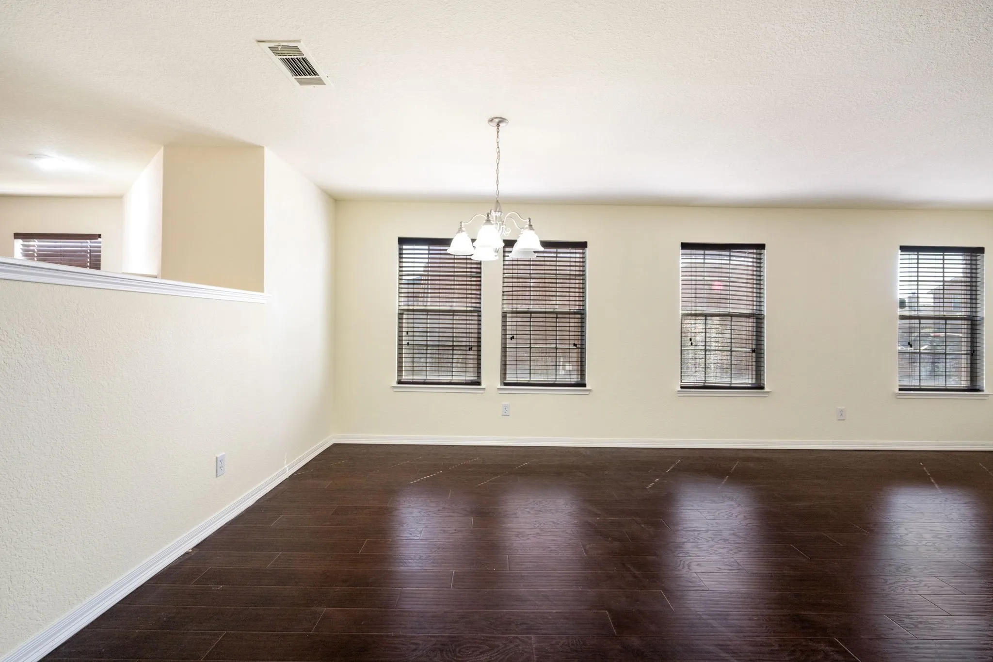Single Family Residence For Sale in Tarrant County , 2456 Arroyo Springs Drive, Grand Prairie, Texas 75052, 5 Bedroom, 3 Bathroom, 2 Garage spaces, 3,900 Sqft, built in 2004, mls#21396081, Real Estate Agent in Grand Prairie, Homes For Sale in Tarrant county, Homes For Sale in Grand Prairie, Realtor in Grand Prairie Texas, Real Estate Brokerage Independent Realty Texas, Luminita Cordes Realtor
