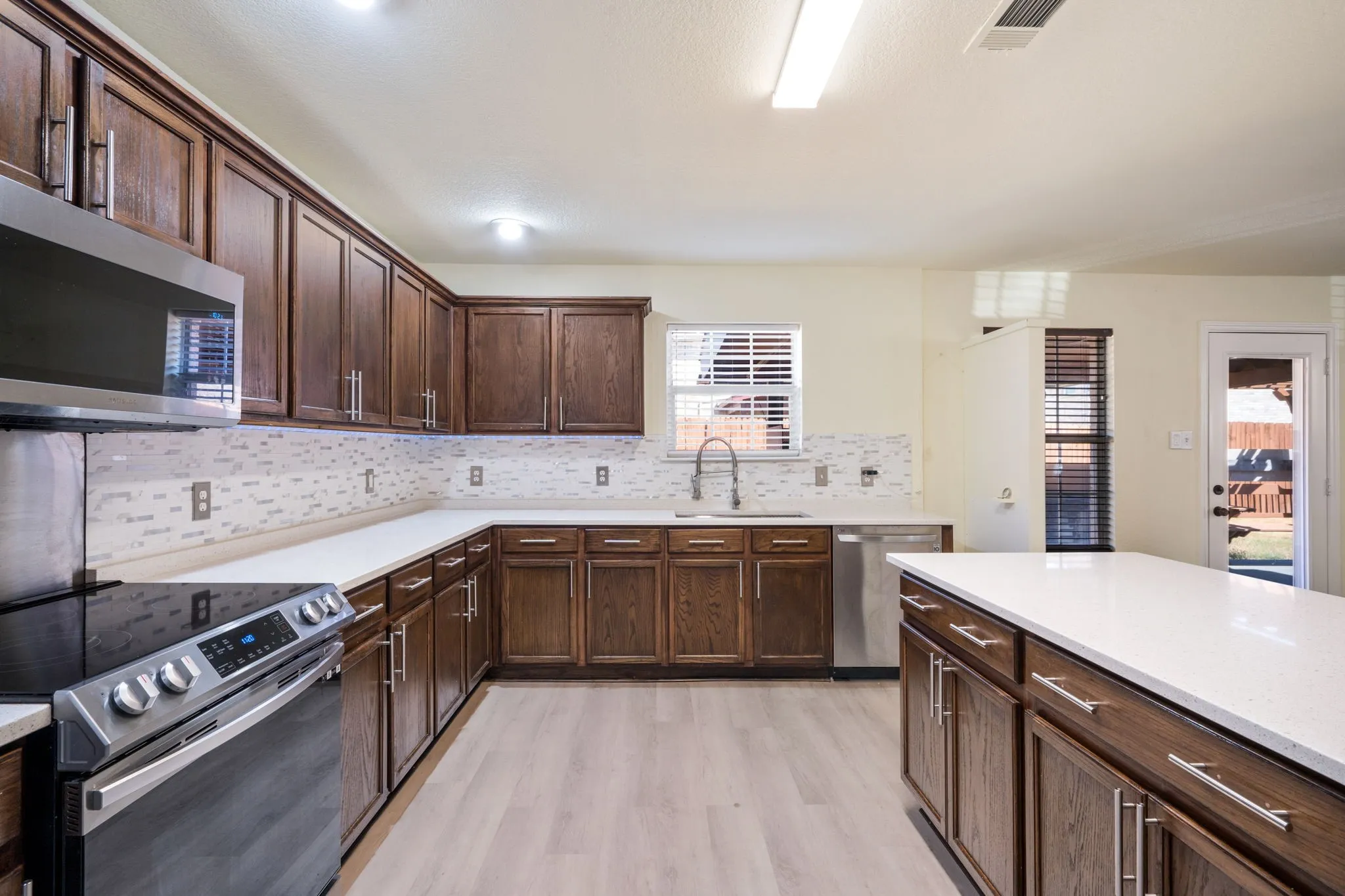 Single Family Residence For Sale in Tarrant County , 2456 Arroyo Springs Drive, Grand Prairie, Texas 75052, 5 Bedroom, 3 Bathroom, 2 Garage spaces, 3,900 Sqft, built in 2004, mls#21396081, Real Estate Agent in Grand Prairie, Homes For Sale in Tarrant county, Homes For Sale in Grand Prairie, Realtor in Grand Prairie Texas, Real Estate Brokerage Independent Realty Texas, Luminita Cordes Realtor