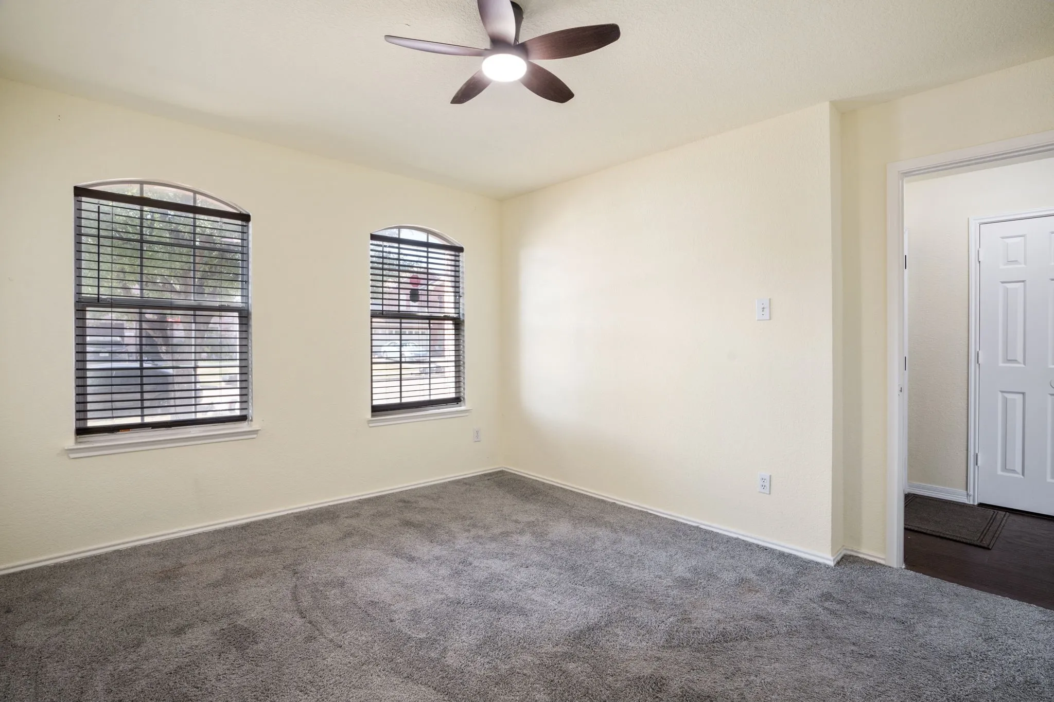 Single Family Residence For Sale in Tarrant County , 2456 Arroyo Springs Drive, Grand Prairie, Texas 75052, 5 Bedroom, 3 Bathroom, 2 Garage spaces, 3,900 Sqft, built in 2004, mls#21396081, Real Estate Agent in Grand Prairie, Homes For Sale in Tarrant county, Homes For Sale in Grand Prairie, Realtor in Grand Prairie Texas, Real Estate Brokerage Independent Realty Texas, Luminita Cordes Realtor
