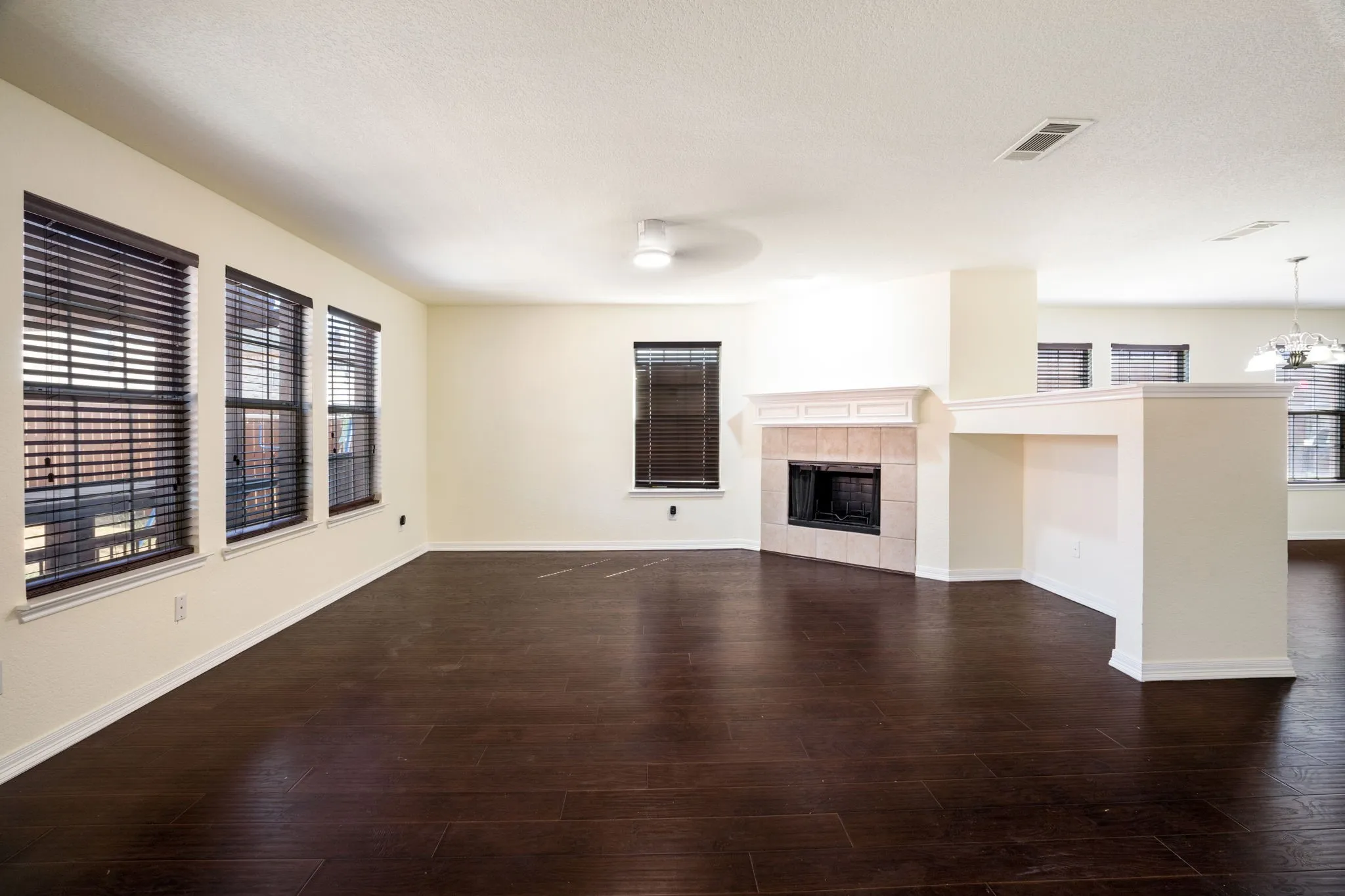 Single Family Residence For Sale in Tarrant County , 2456 Arroyo Springs Drive, Grand Prairie, Texas 75052, 5 Bedroom, 3 Bathroom, 2 Garage spaces, 3,900 Sqft, built in 2004, mls#21396081, Real Estate Agent in Grand Prairie, Homes For Sale in Tarrant county, Homes For Sale in Grand Prairie, Realtor in Grand Prairie Texas, Real Estate Brokerage Independent Realty Texas, Luminita Cordes Realtor