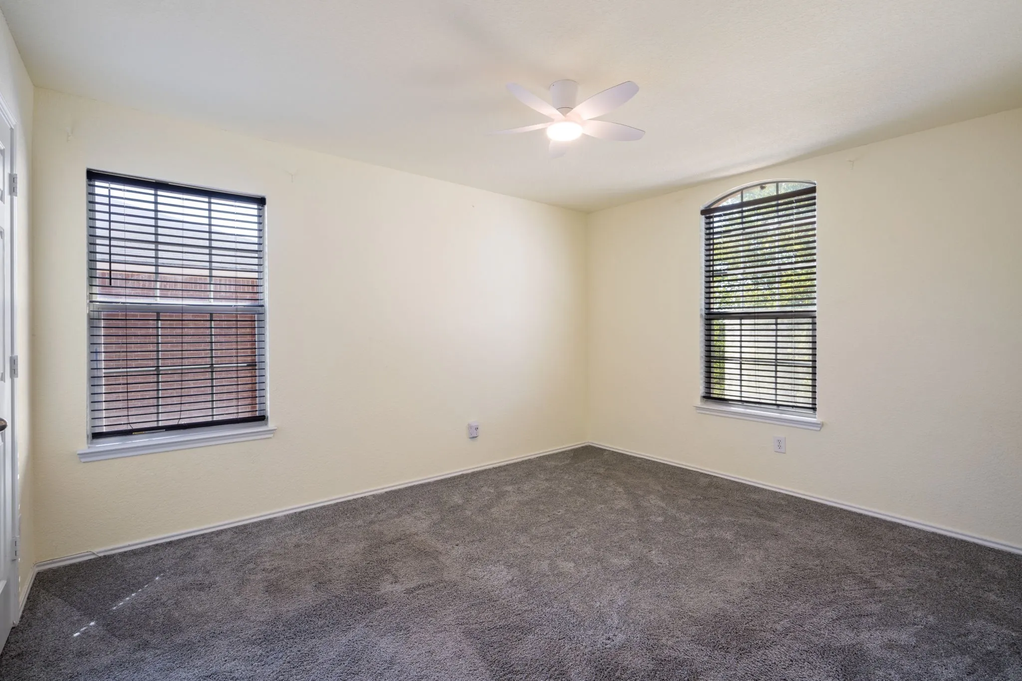 Single Family Residence For Sale in Tarrant County , 2456 Arroyo Springs Drive, Grand Prairie, Texas 75052, 5 Bedroom, 3 Bathroom, 2 Garage spaces, 3,900 Sqft, built in 2004, mls#21396081, Real Estate Agent in Grand Prairie, Homes For Sale in Tarrant county, Homes For Sale in Grand Prairie, Realtor in Grand Prairie Texas, Real Estate Brokerage Independent Realty Texas, Luminita Cordes Realtor
