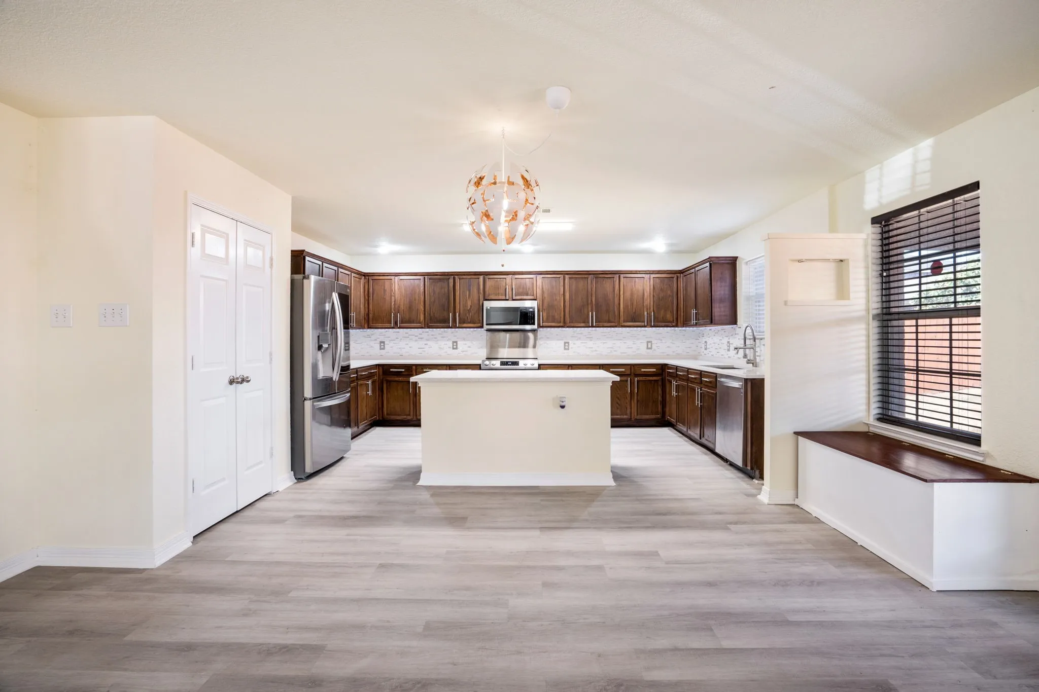 Single Family Residence For Sale in Tarrant County , 2456 Arroyo Springs Drive, Grand Prairie, Texas 75052, 5 Bedroom, 3 Bathroom, 2 Garage spaces, 3,900 Sqft, built in 2004, mls#21396081, Real Estate Agent in Grand Prairie, Homes For Sale in Tarrant county, Homes For Sale in Grand Prairie, Realtor in Grand Prairie Texas, Real Estate Brokerage Independent Realty Texas, Luminita Cordes Realtor